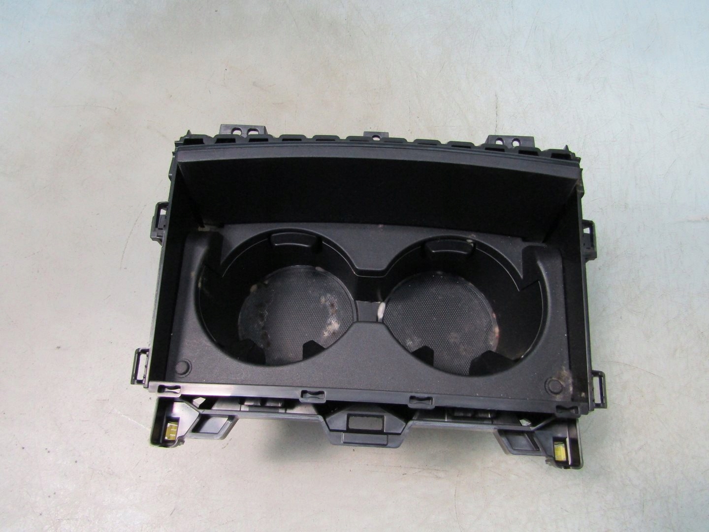 mazda CX-30 21R бардачок Держатель на Чашки капхолдер DFR7-G0396