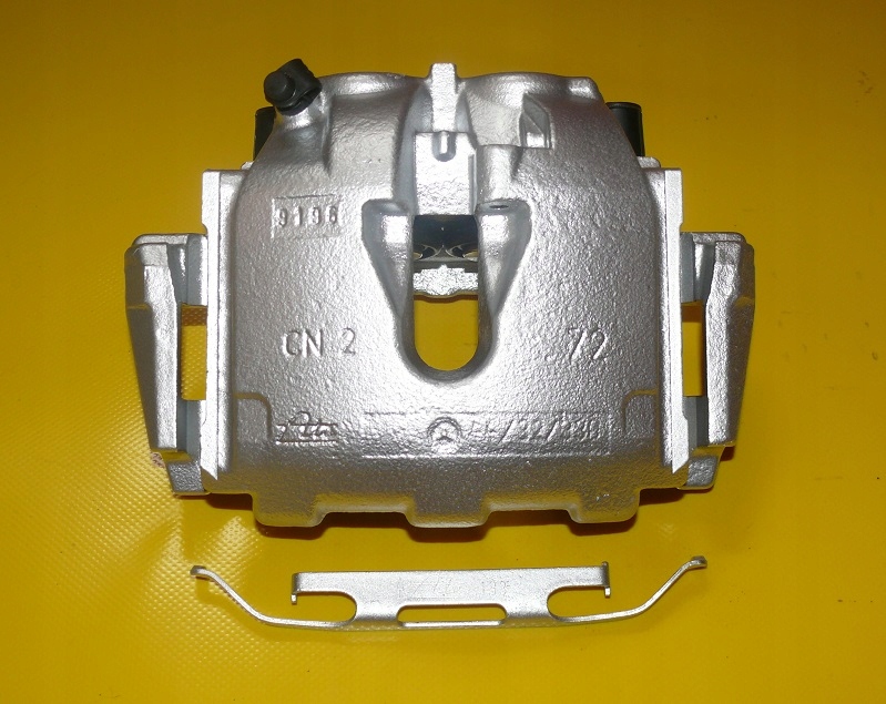 суппорт правый передний MERCEDES CLS и 1 W219 330/32 4-
