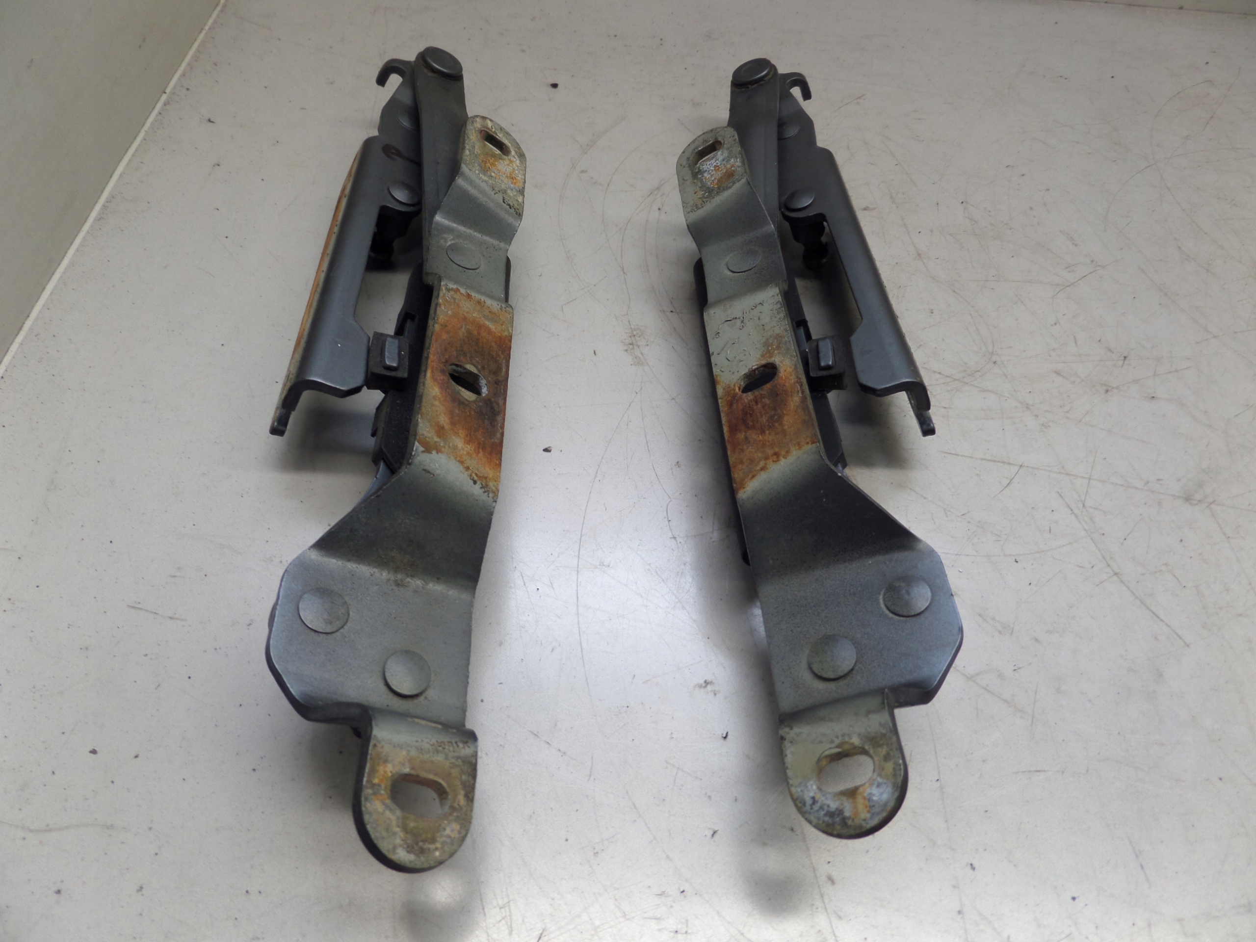 509002101 - BRILLIANCE BS6 ПЕТЛИ КРЫШКИ БАГАЖНИКА КОМПЛЕКТ ИЗ 2 ПРЕДМЕТОВ