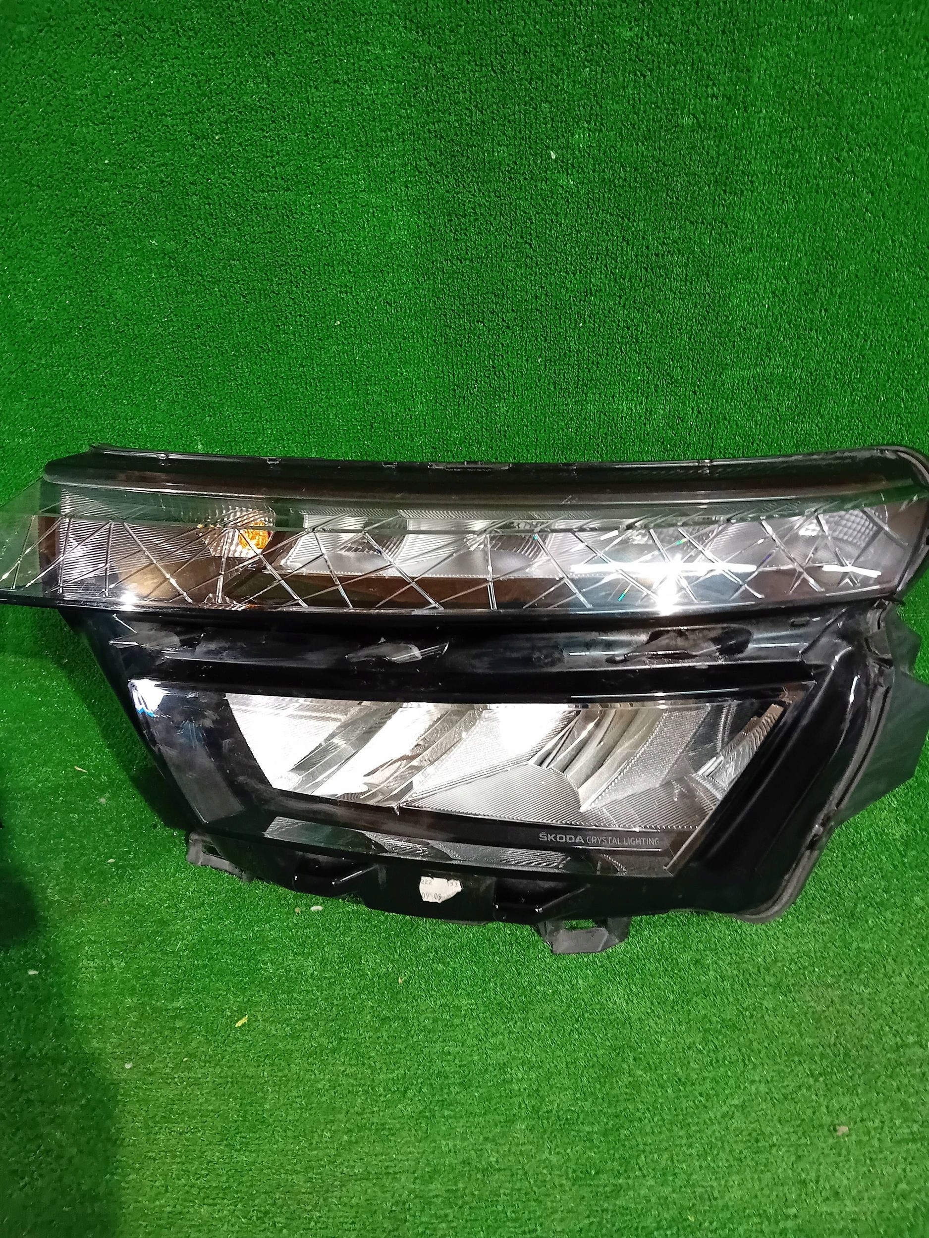 REFLEKTOR Gauche Avant SKODA KAMIQ FULL LED 19