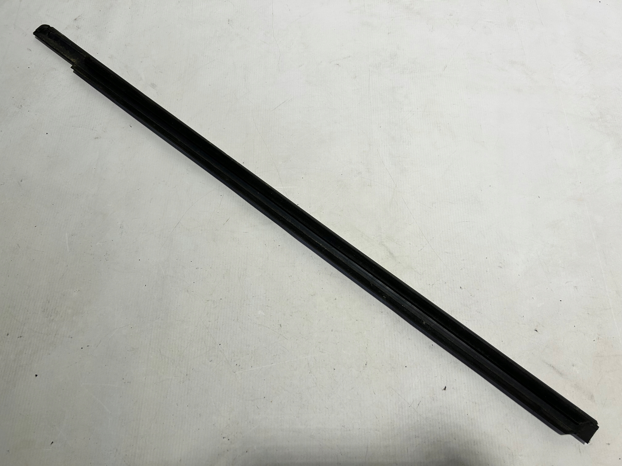 moulding door right front dust CHROM MERCEDES W251