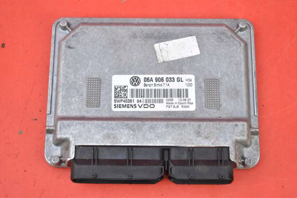 control unit of the engine 06A906033GL 5WP4036104 VW GOLF 5 V plus 1.6 8V 102 KM