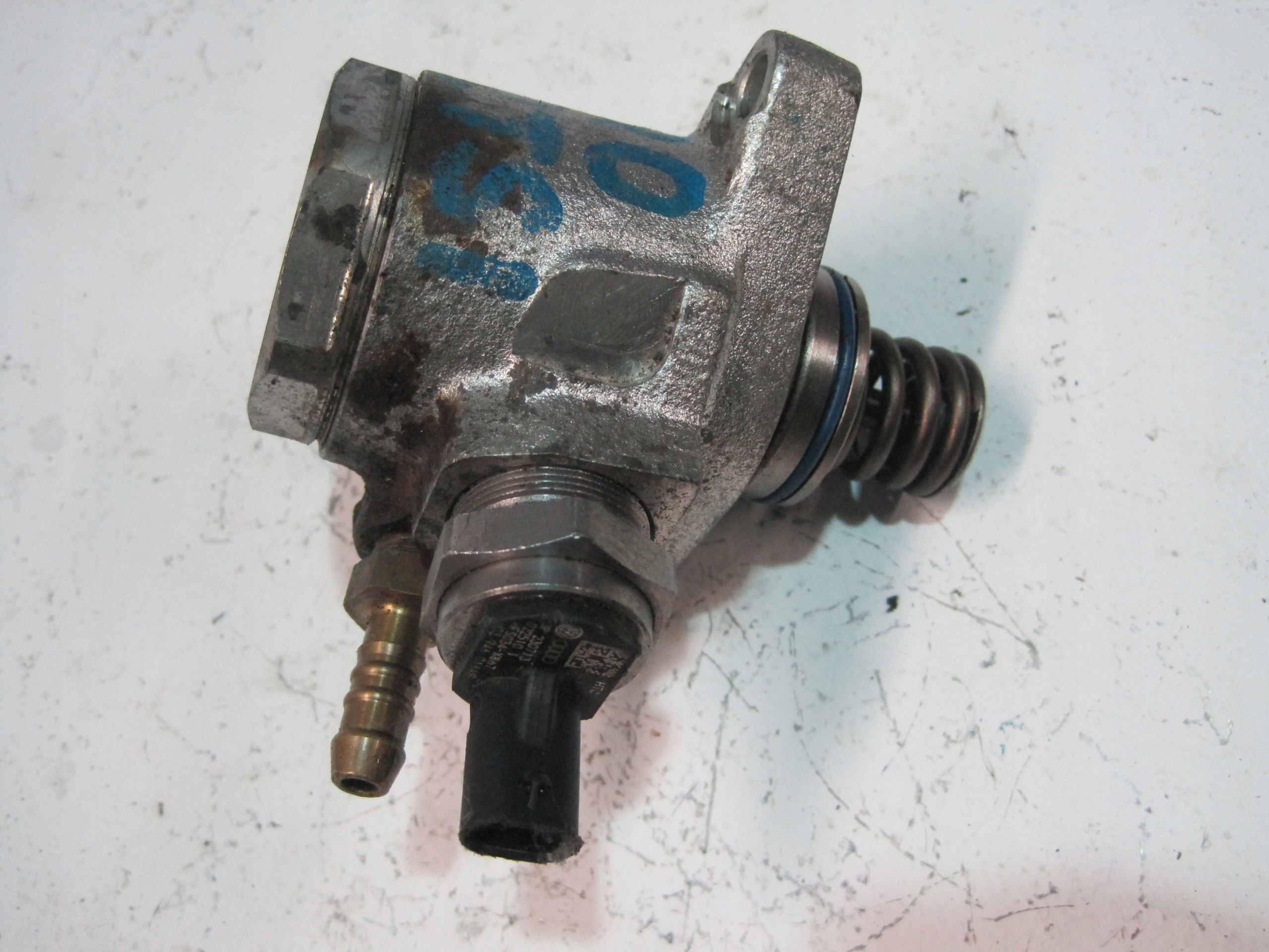 feed pump VW POLO 1,2TSI V03946016AB