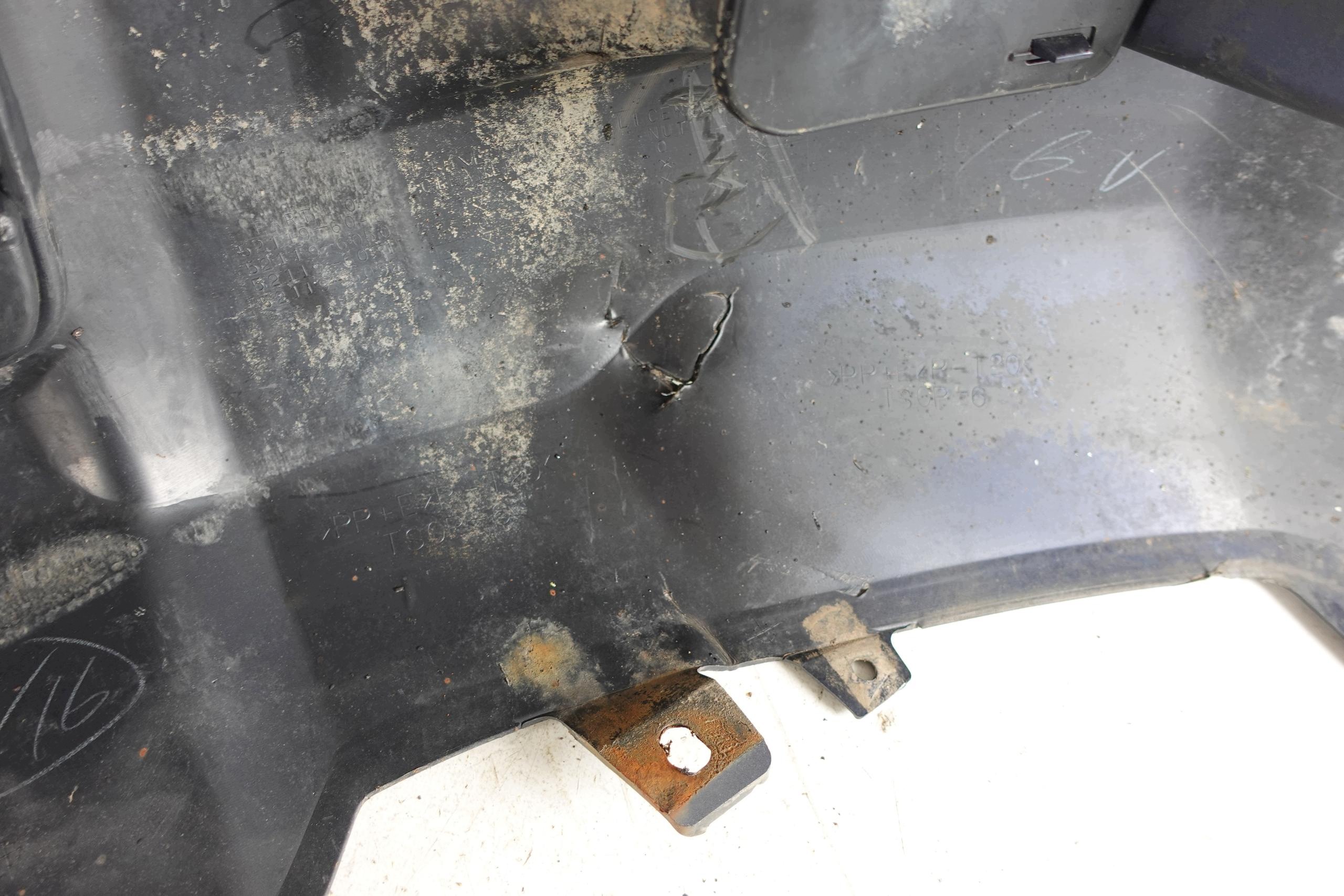 bumper front front TOYOTA LAND CRUISER 120 J120 03-09 8R4 2003- SZEROKI