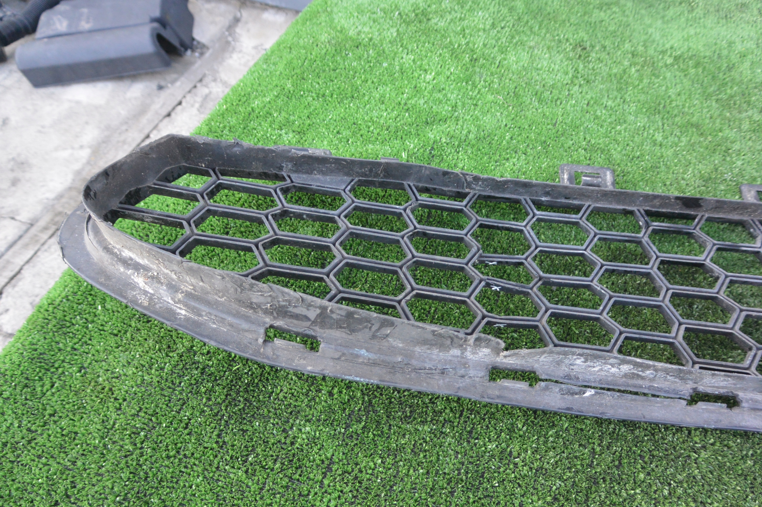 grid of a bumper central lower front BMW X5M F85