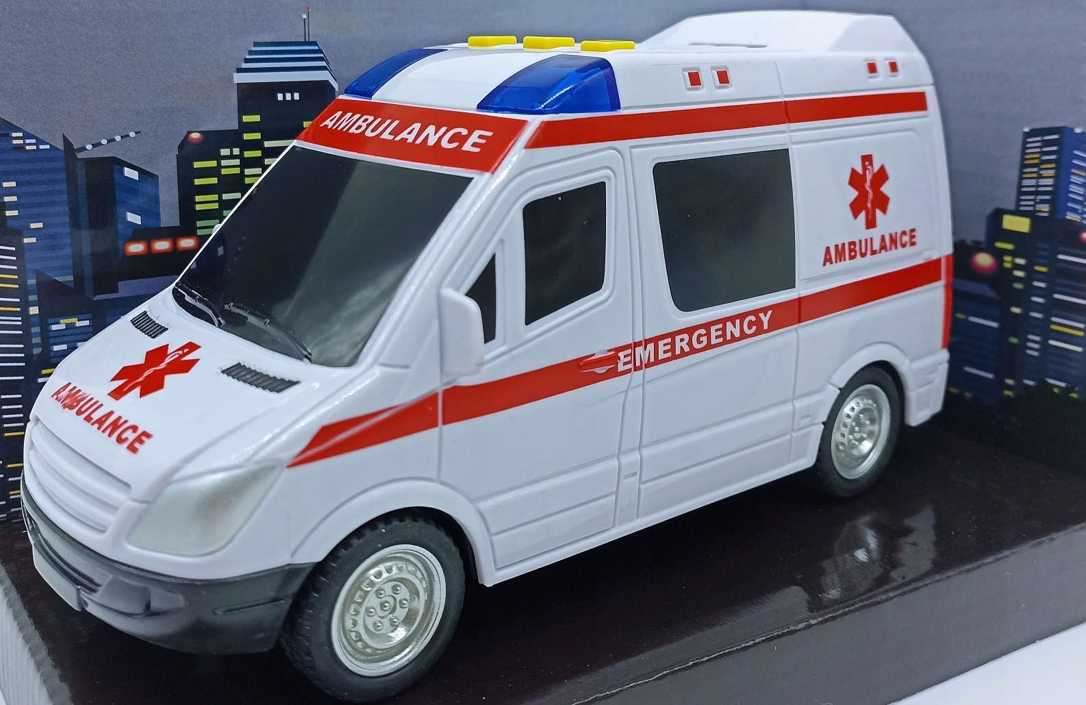 POGOTOWIE KARETKA AMBULANS DŹWIĘK ŚWIATŁO AUTO Model 1