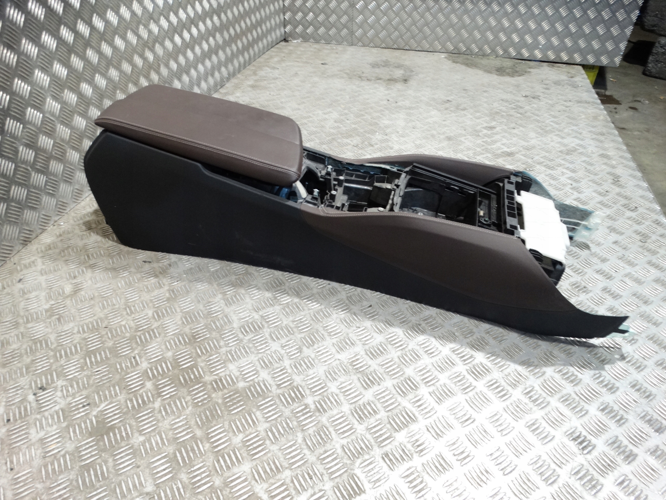 armrest TUNEL central BMW G30 G31 MOCCA 1