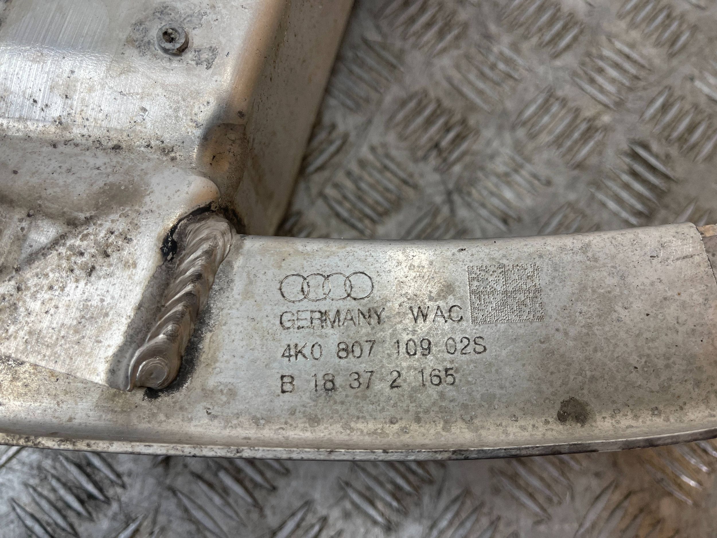 bumper support of the front front AUDI A6 C8 4K 4K0807109