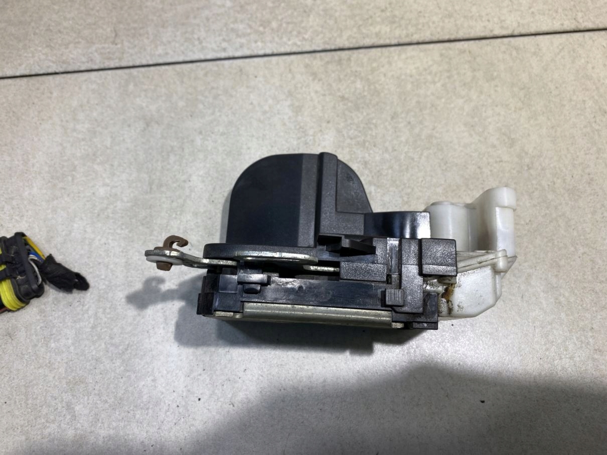 lock door left ALFA ROMEO 147 6 PIN