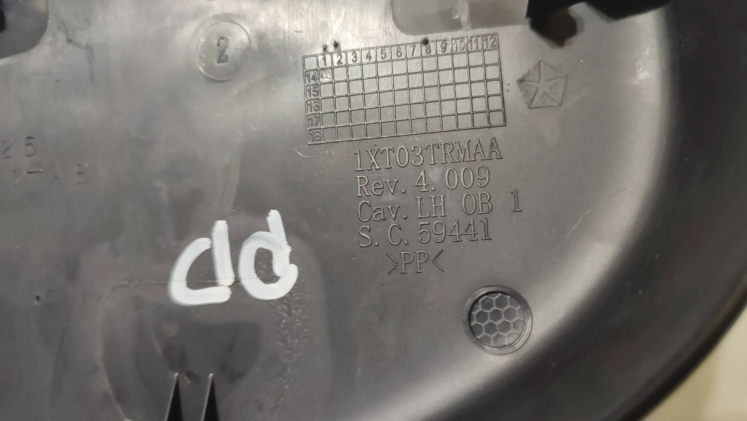 Jeep Cherokee KL 15r. 2.0d front side right cover seat
