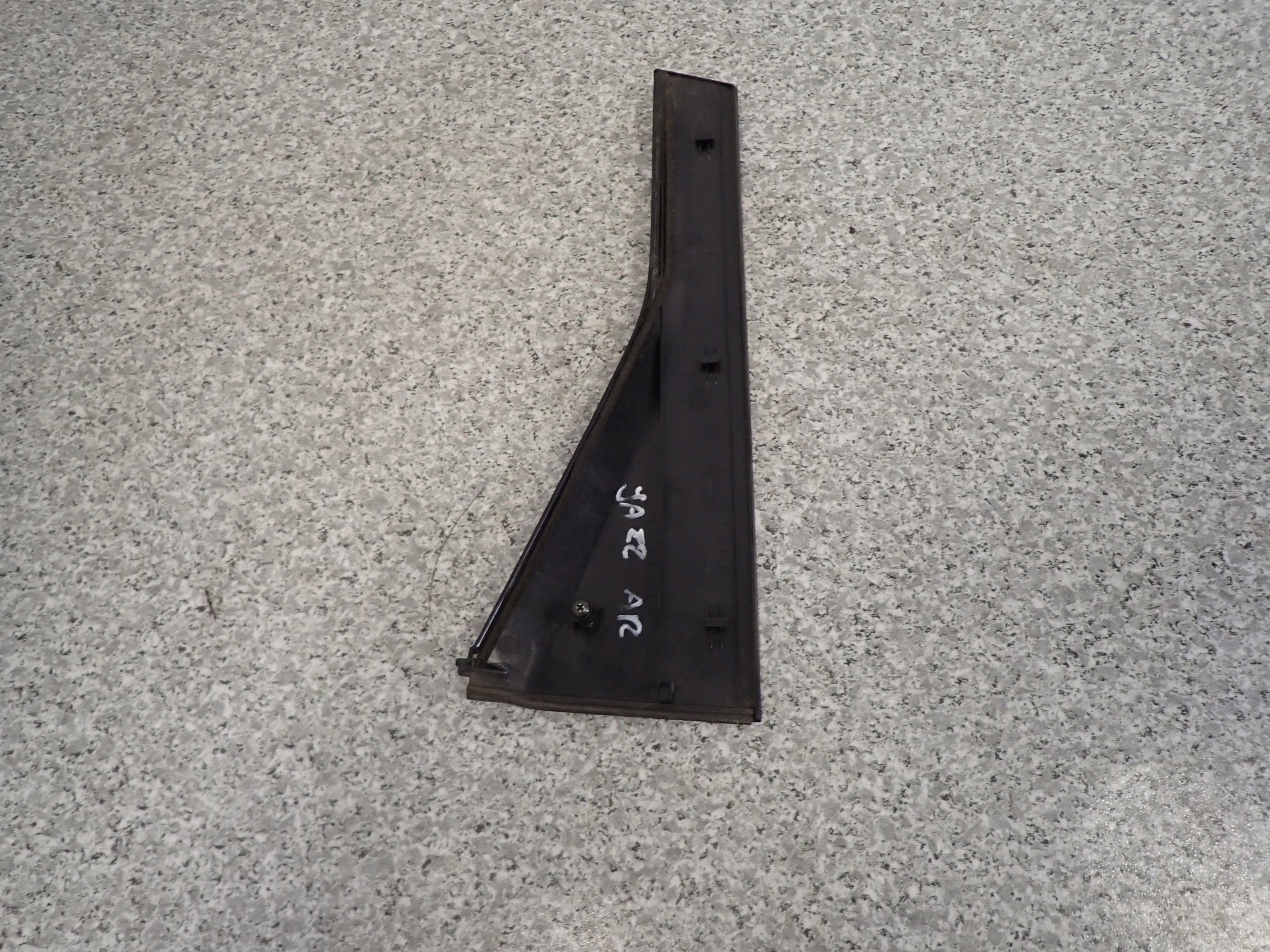 HONDA JAZZ 02-07 LISTWA RAMKI DRZWI PION TYLNA PRAWA Kolor inny