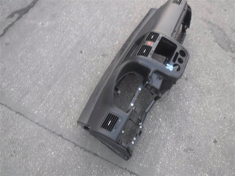 DESKA ROZDZIELCZA VW GOLF V 1.6 MPI Typ samochodu Samochody osobowe