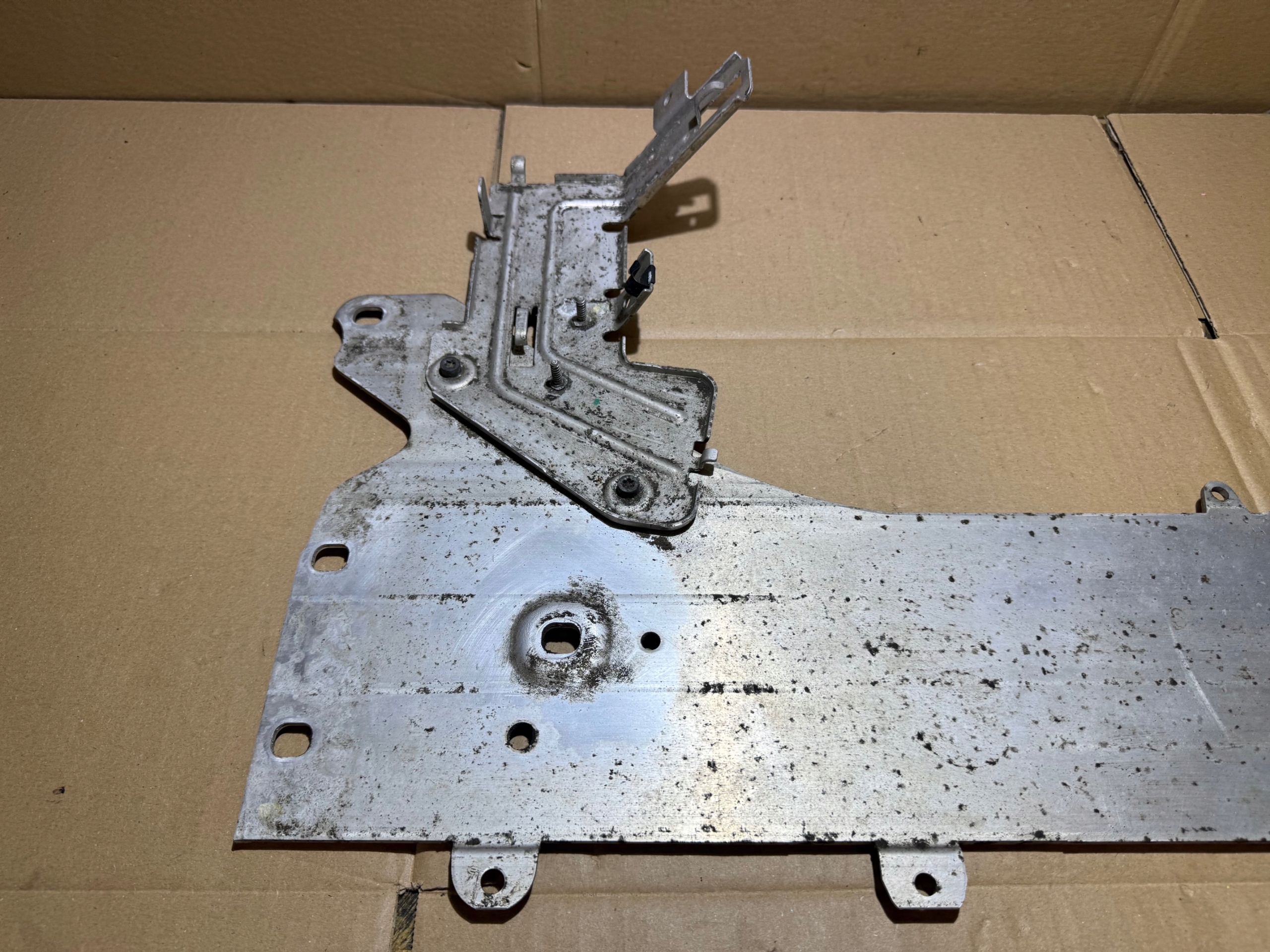 AUDI A6 C8 Versteifung Stütze Blende Abdeckung 4K0803341