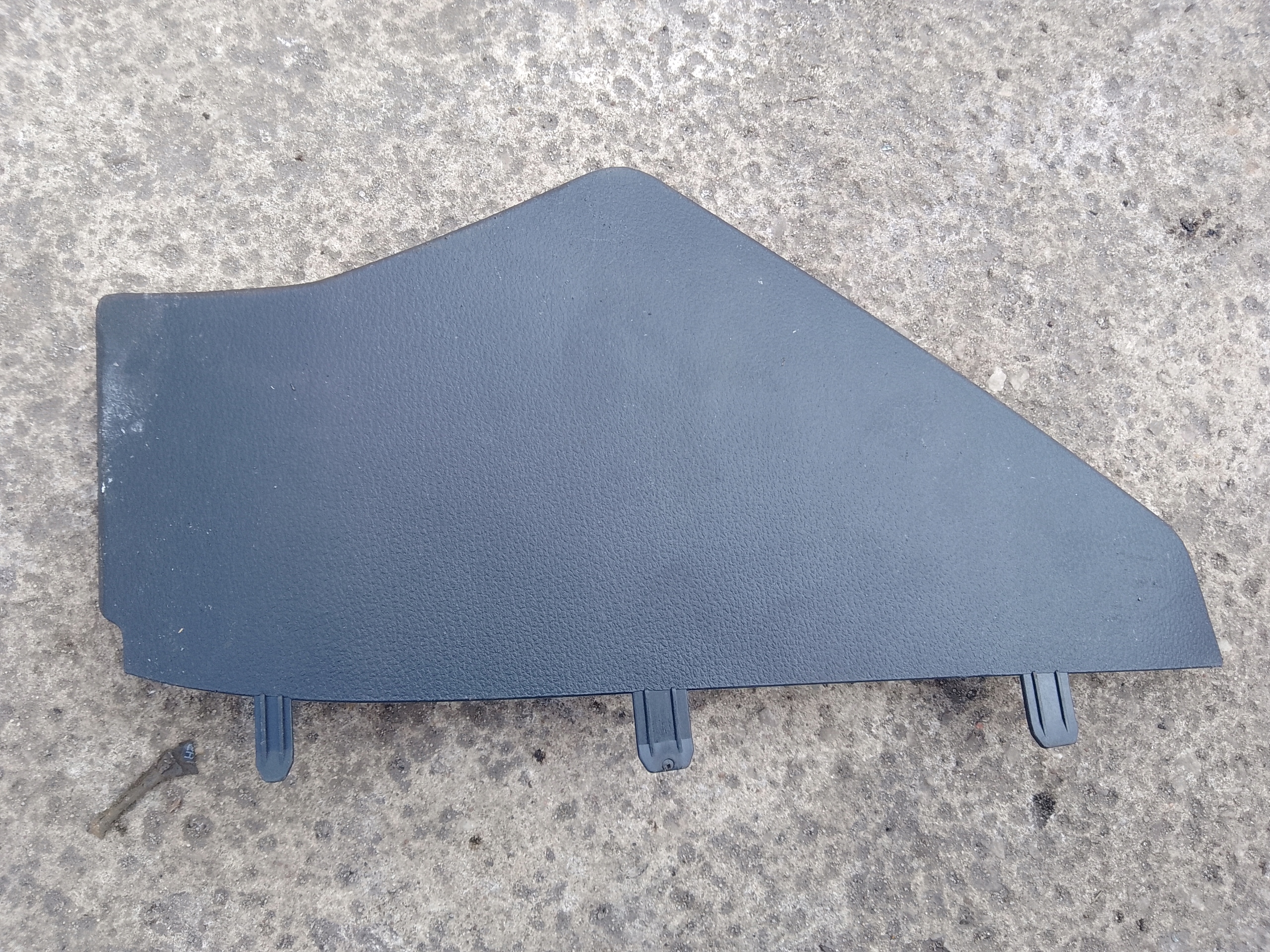 Couverture tablier moteur du tableau de bord Console Gauche Audi A6 C8 4K0857085