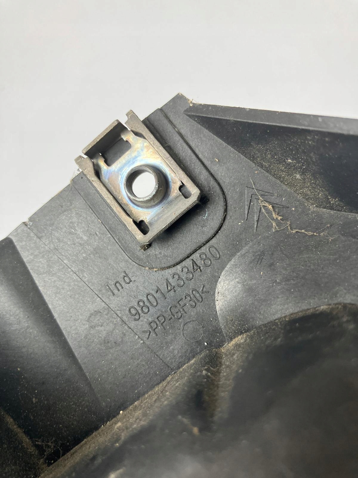 holder under the window right C4 PICASSO II 9801433480