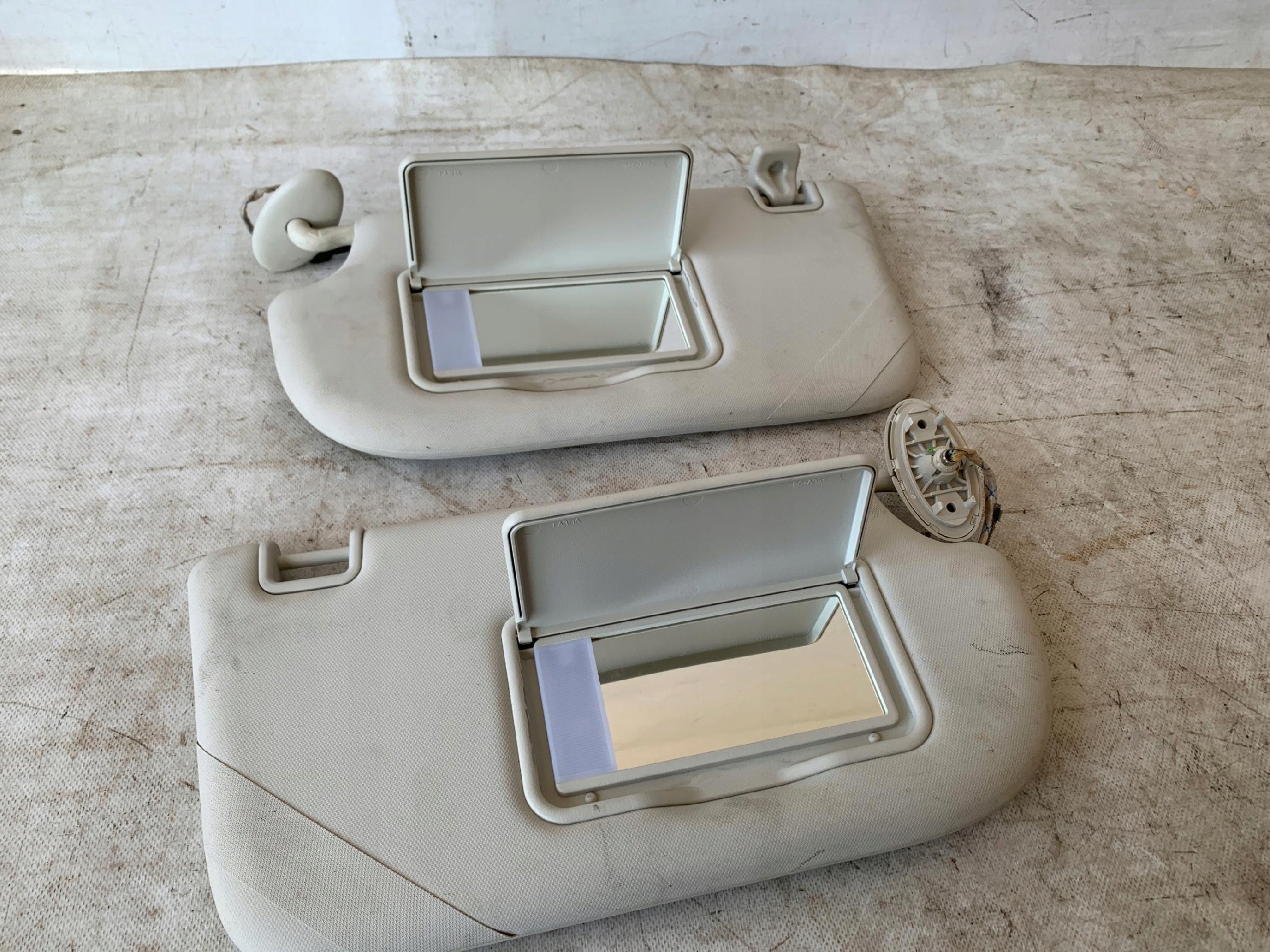 # cover PRZECIWSLONECZNA right left FORD KUGA MK2