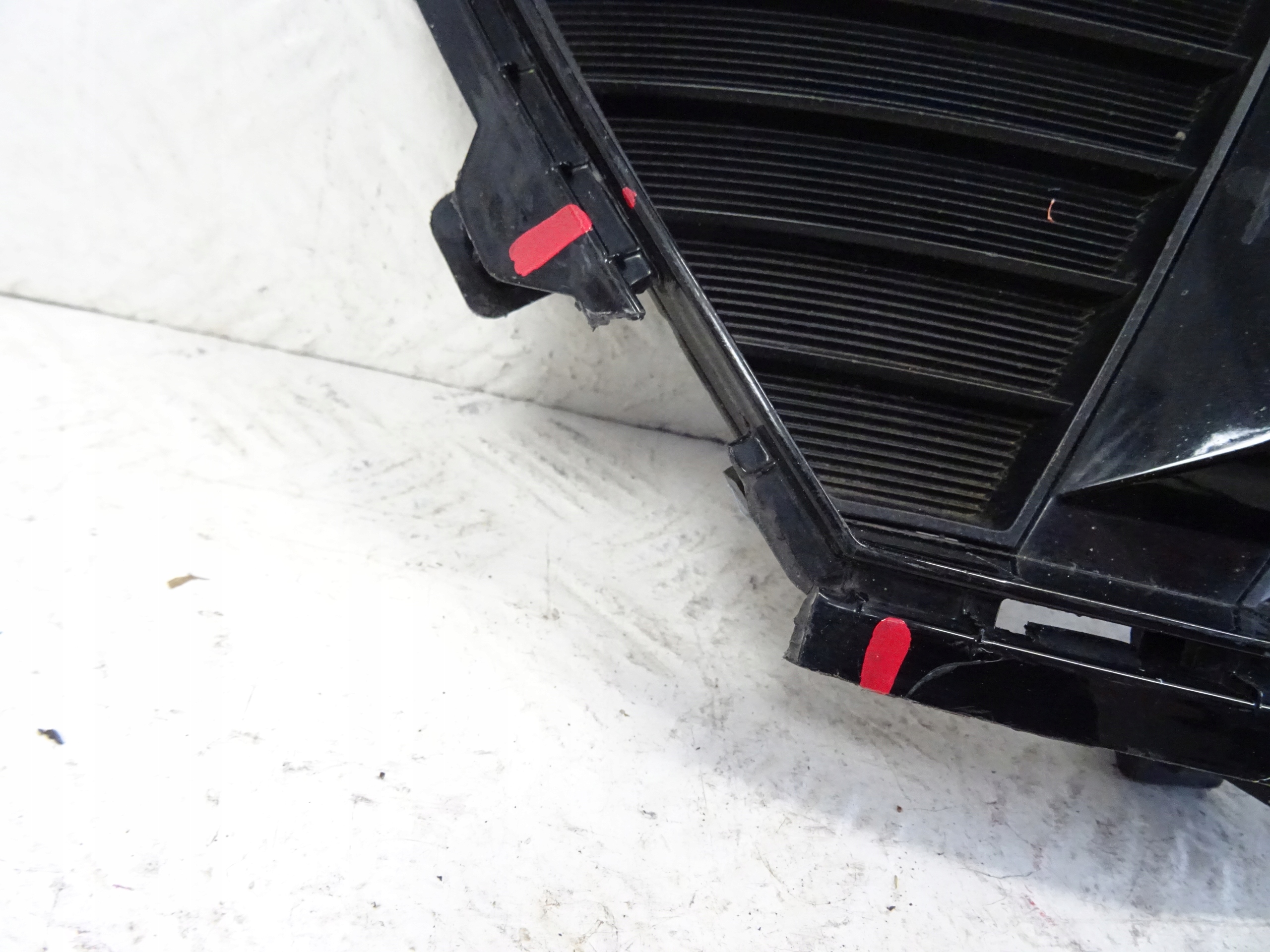 grid of a bumper front front central KIA CEED III 86561-J7010