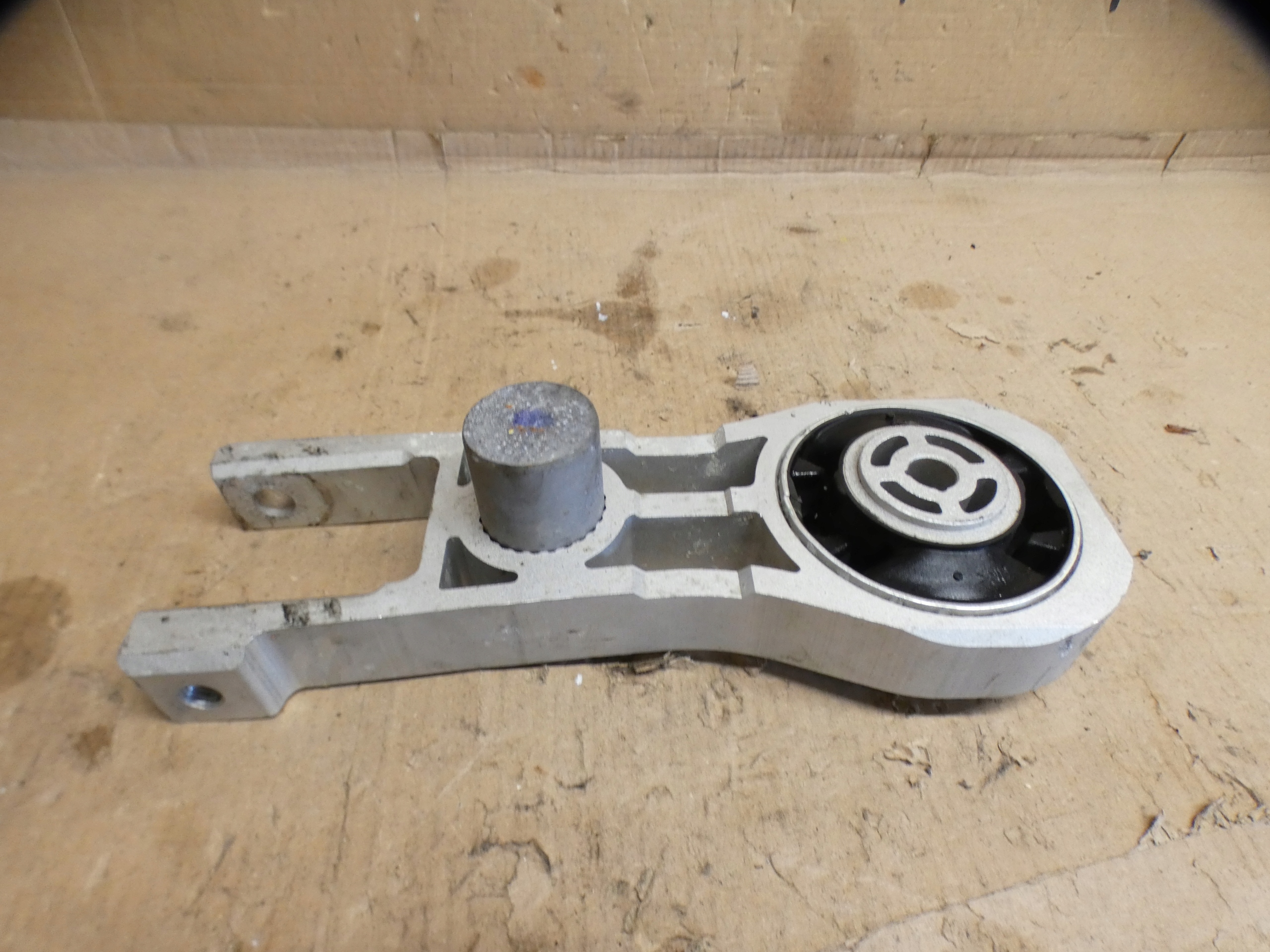 Peugeot RIFTER holder engine mount gearboxes rear part lower 9840717080