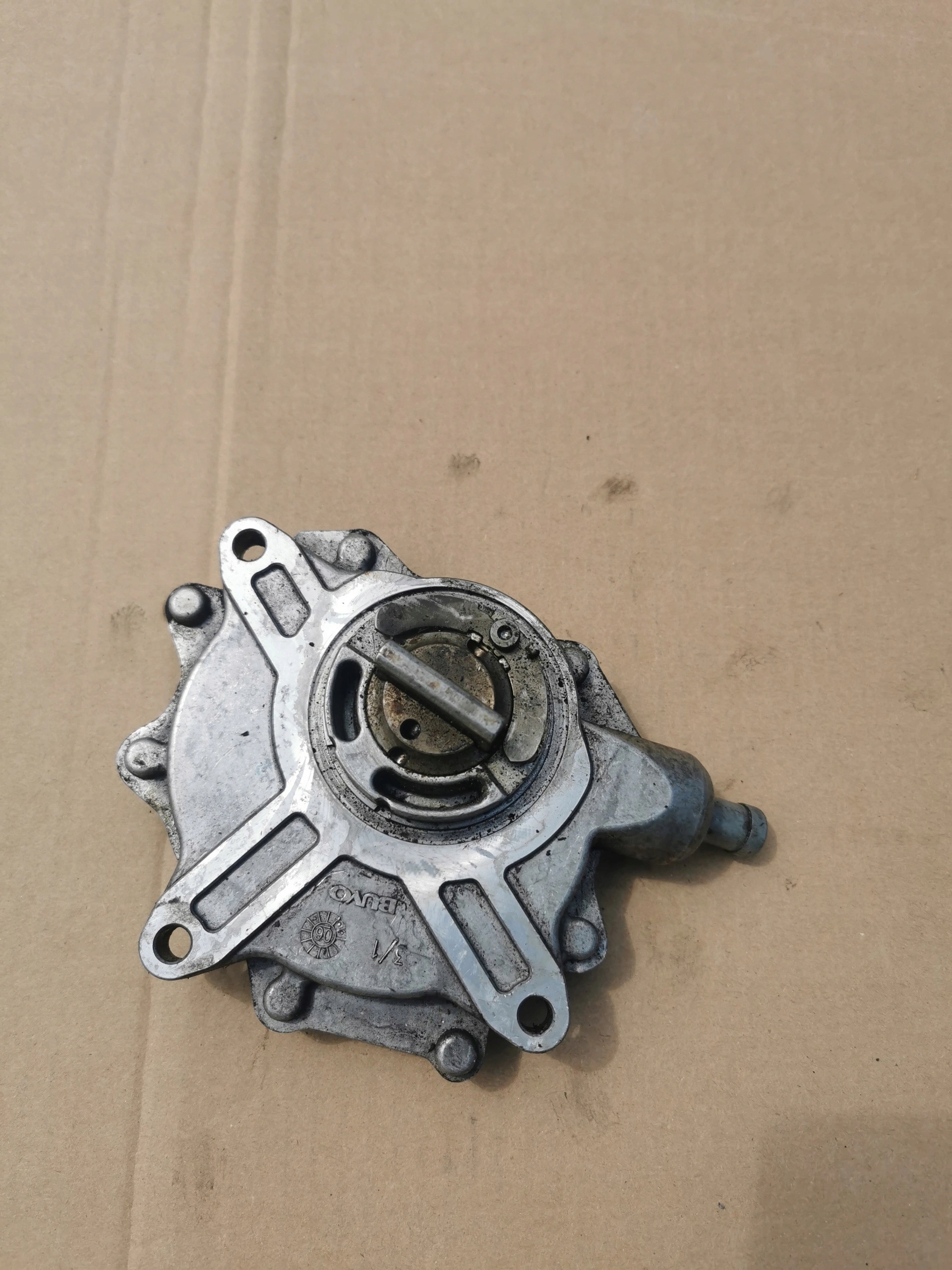 BMW E92 E90 E60 E46 E87 1166-7502656-05 7542498 68739010 WACUM VACUM Pompa