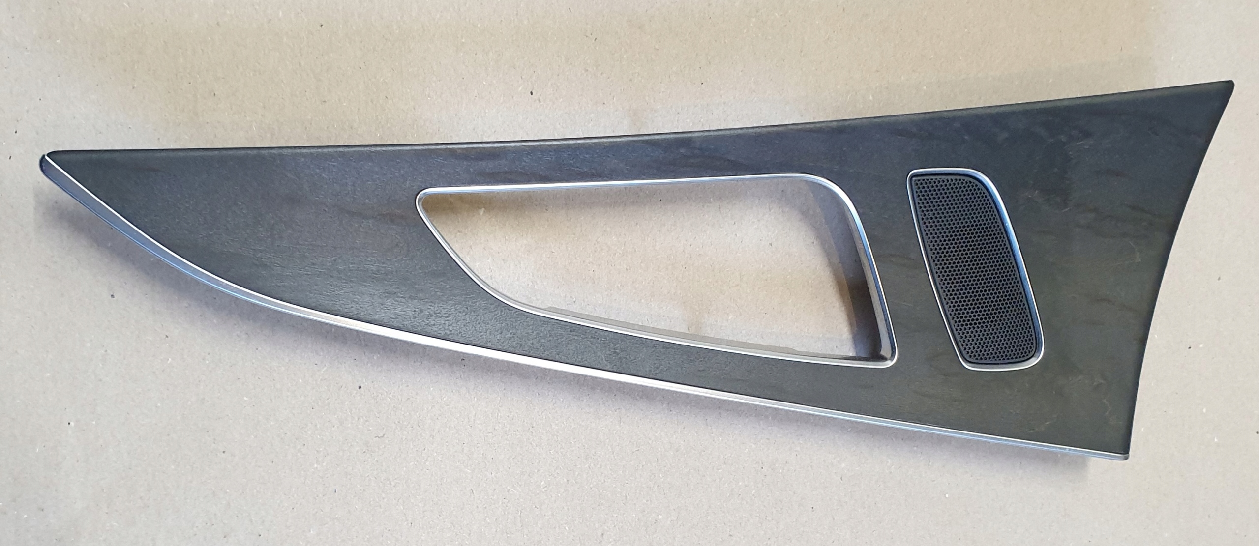 ND8 - Декоративная накладка двери правая задняя AUDI A6 C7 4G0867420