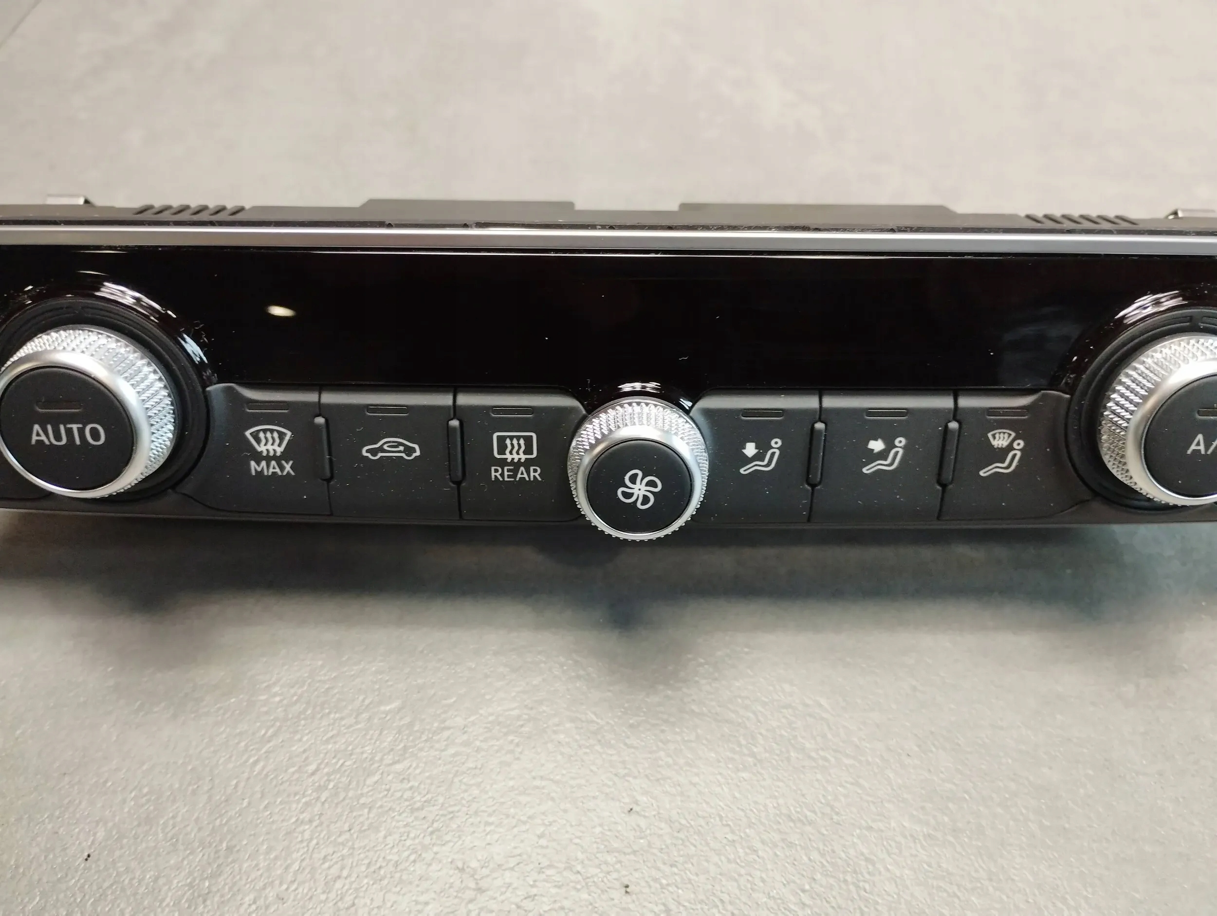 Audi Q3 F3 Unite commande clima 83A820043K