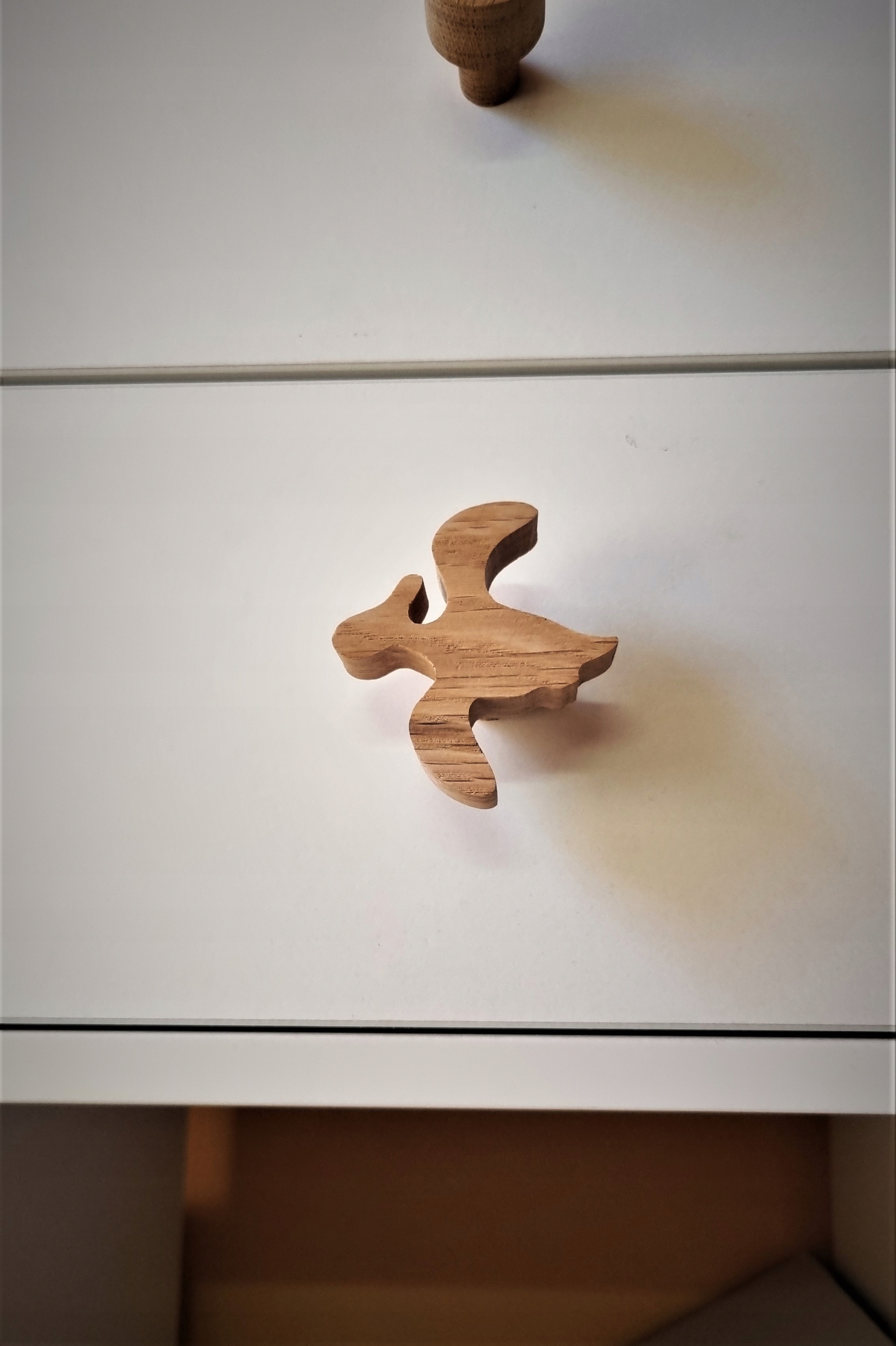 Gałki do mebli z drewna dinozaury wzór pterodaktyl Szerokość produktu 5 cm