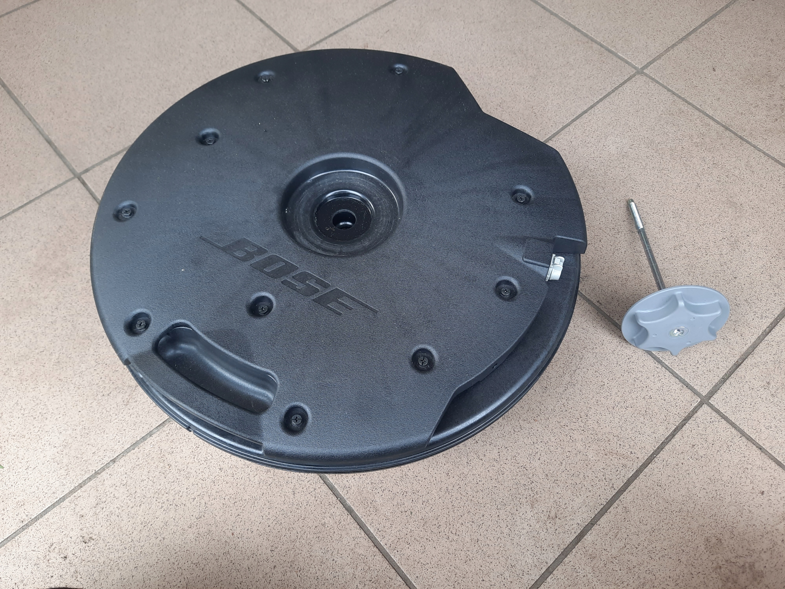 Коробка сабвуфер BOSE Renault 281703ws0a + кріплення