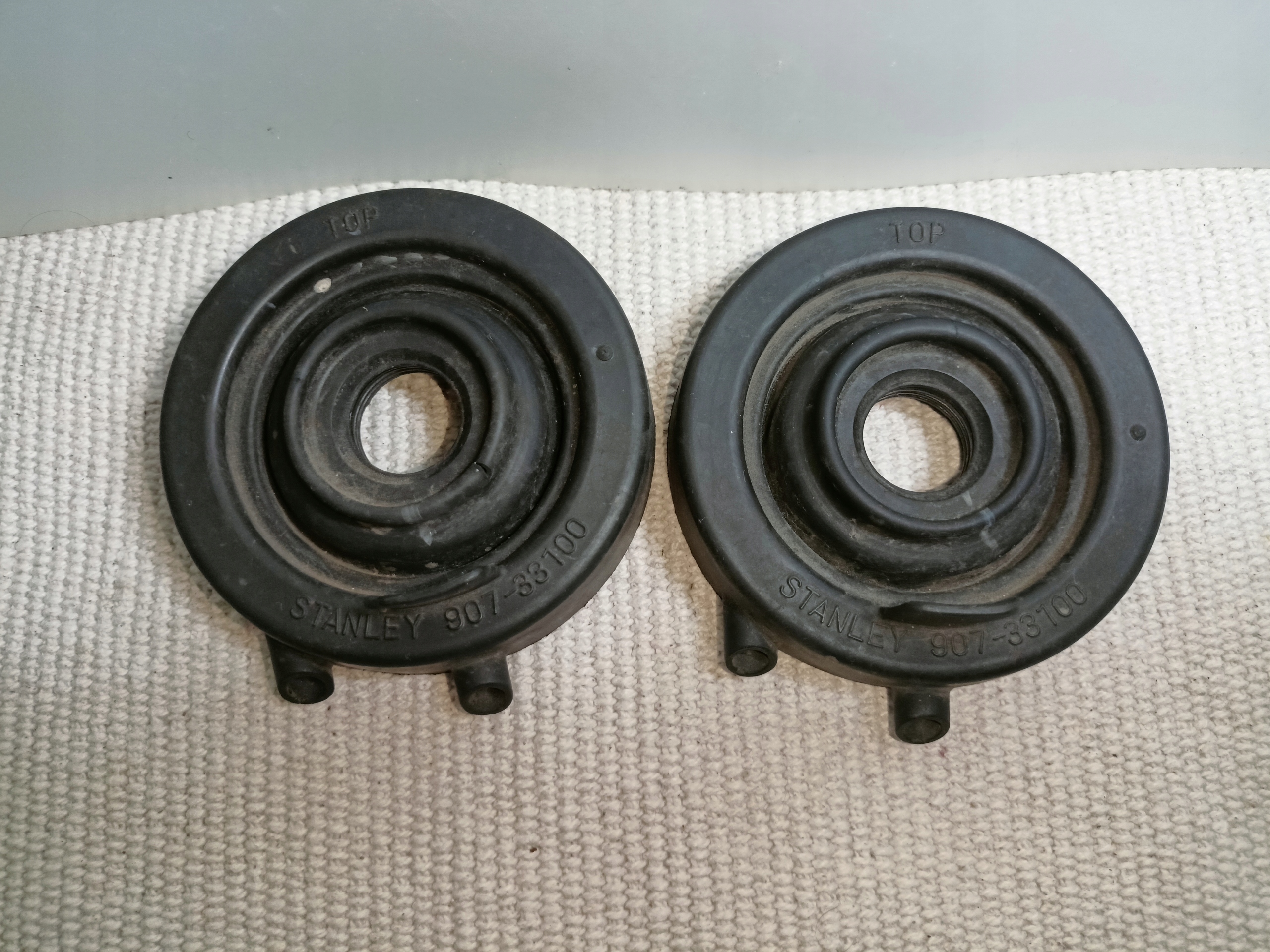 Dekielek Zaślepka Lampy Gumowa Mazda MPV Premacy 90733100