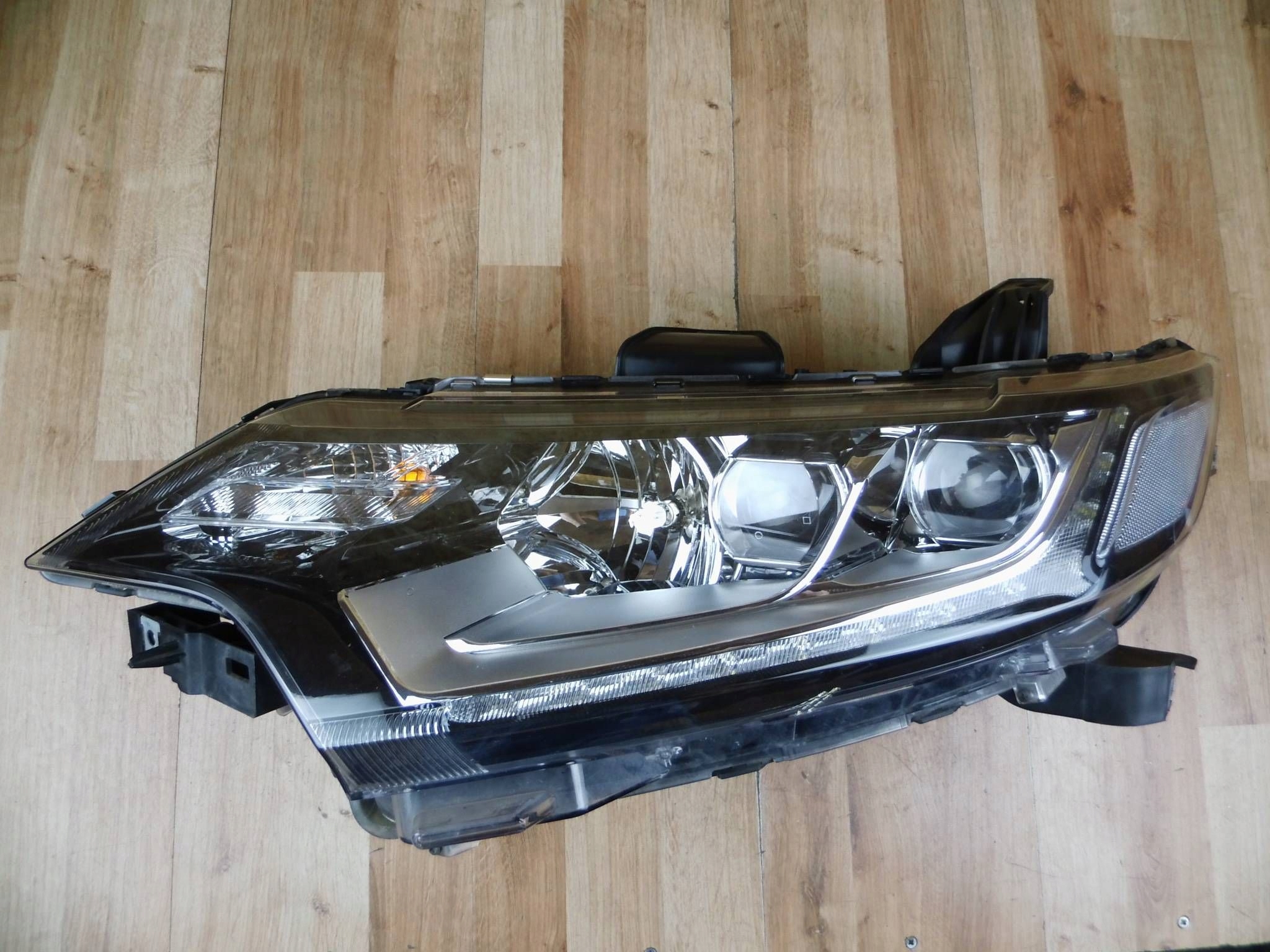 Mitsubishi Outlander III 2015-2018 light left front front left 8301C863