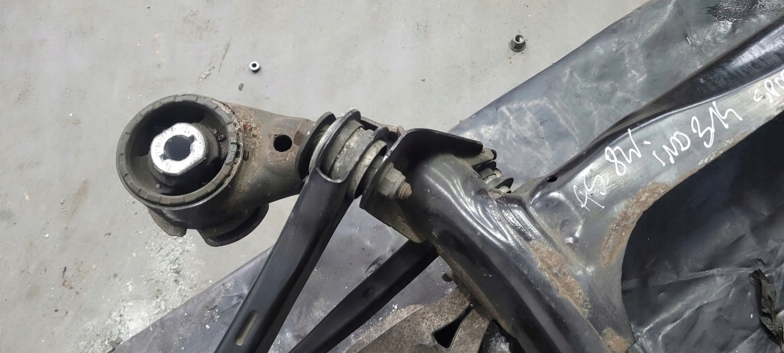 A5 8W Балка подвески зад подрамник 8W0505235AG A4 B9