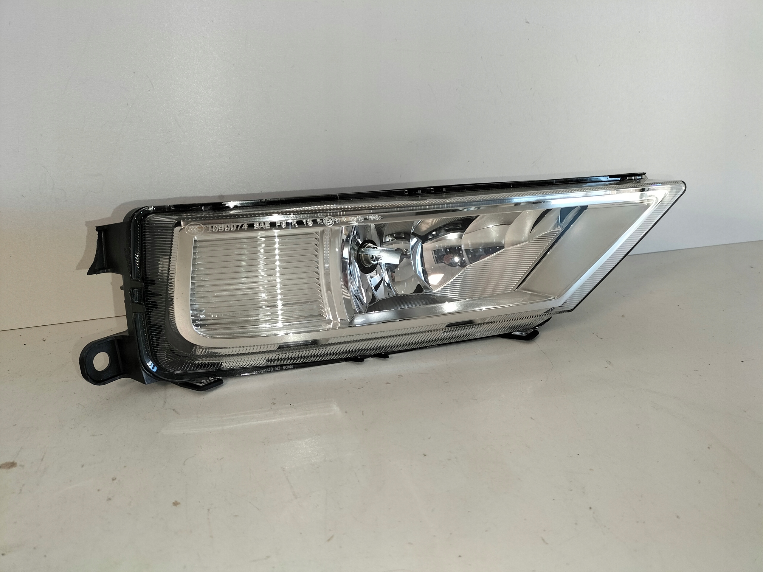 fog light light right VW TIGUAN II 16