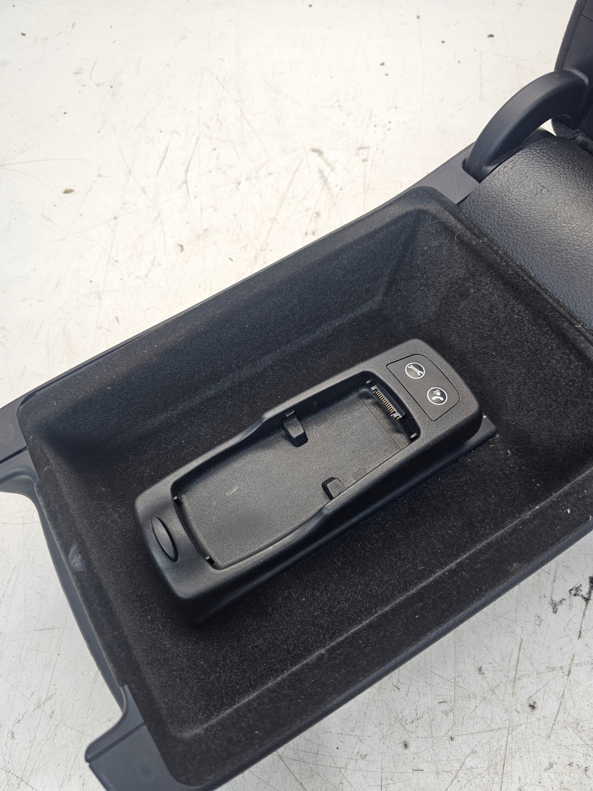 Armlehne vorne AUDI A6 C6 *MATERIAL* *3**