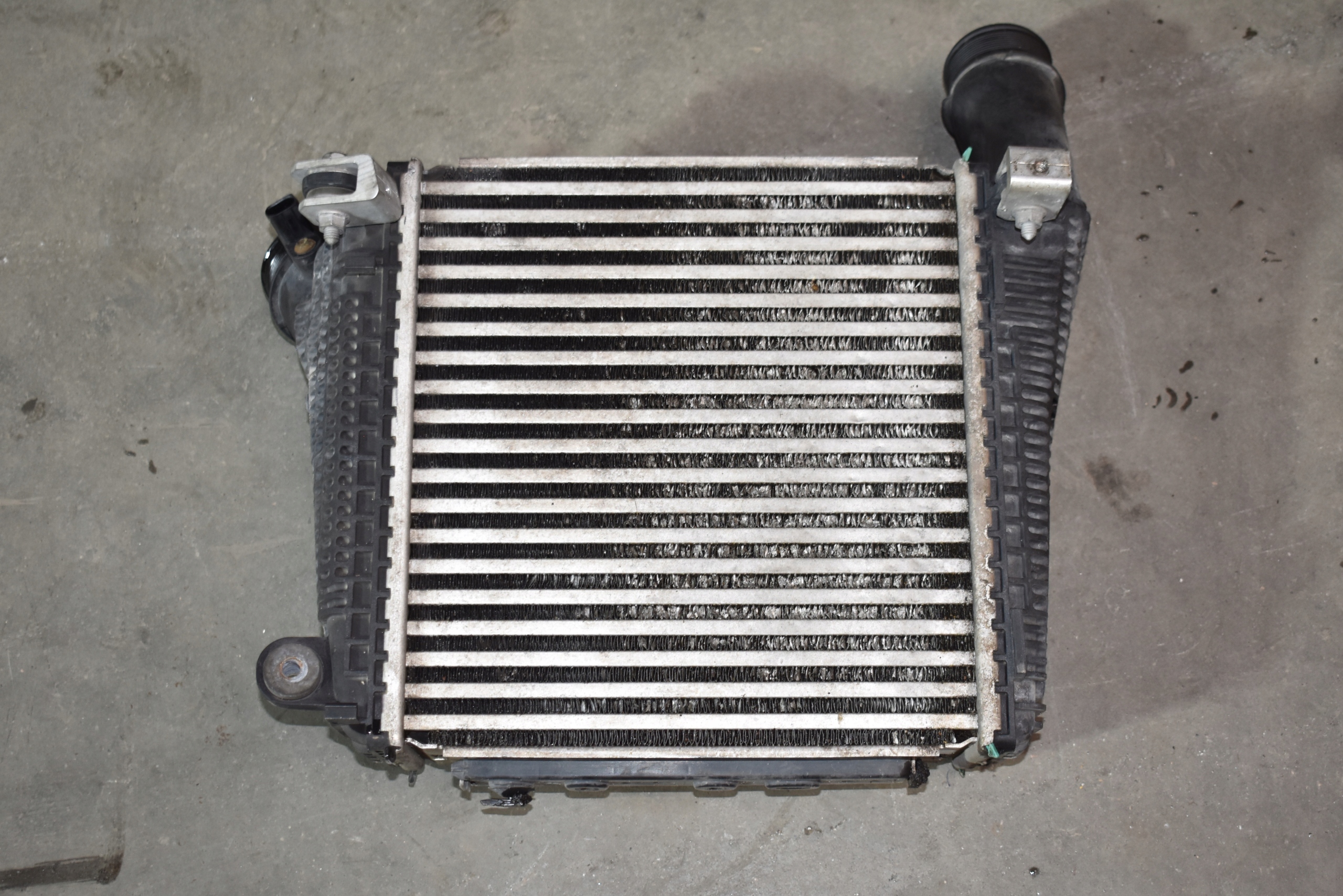 IDEALNY intercooler radiator right PORSCHE PANAMERA 971 4.0 D 1