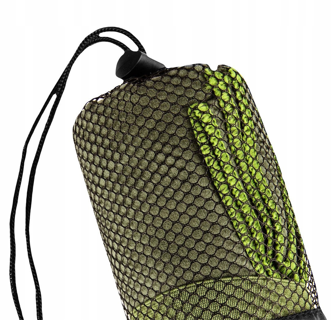RĘCZNIK Z MIKROFIBRY SZYBKOSCHNĄCY NA WYJAZD SPORTOWY SURVIVAL 120x60 cm Kolor dominujący odcienie zieleni