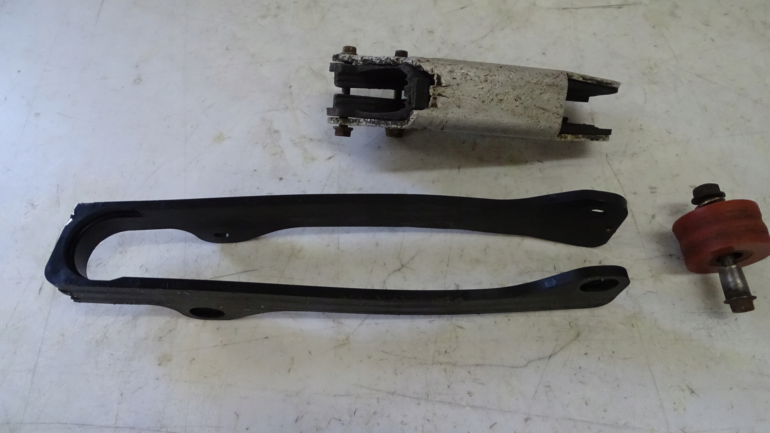 Yamaha WR 400 направляющие цепи