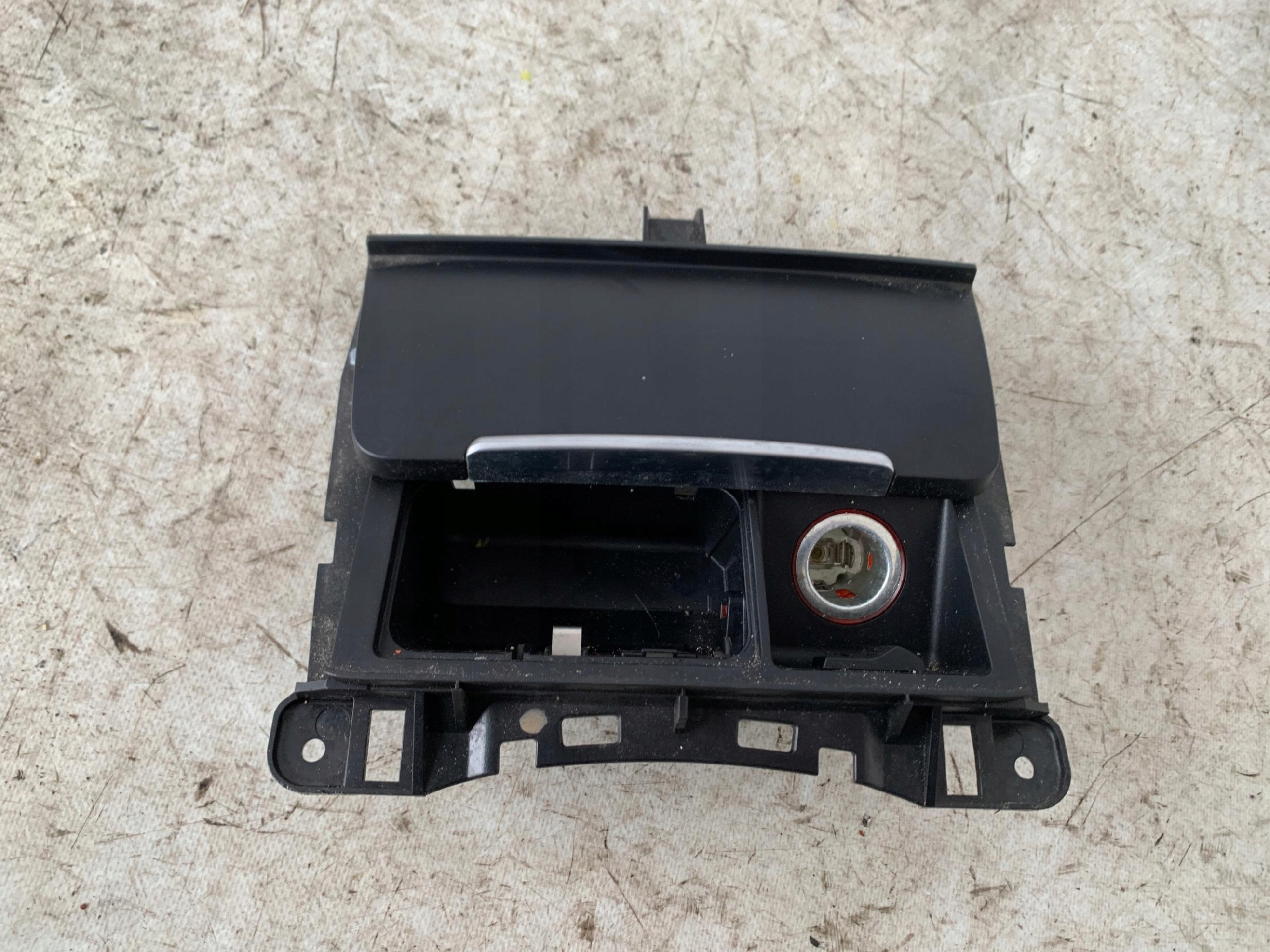 # Cendrier AUDI A4 B8 A5 8T 8K0857951