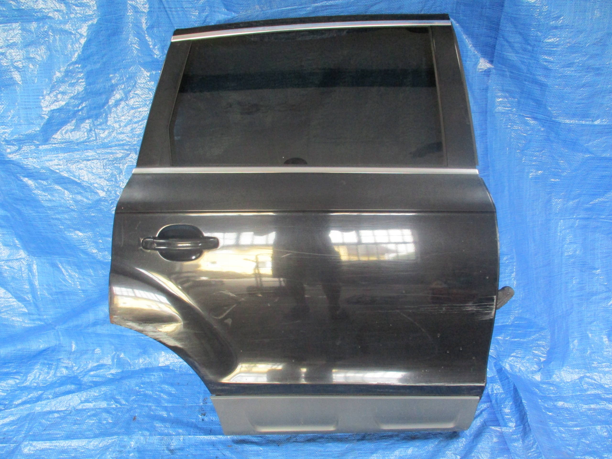 DRZWI PRAWE TYŁ TYLNE AUDI Q7