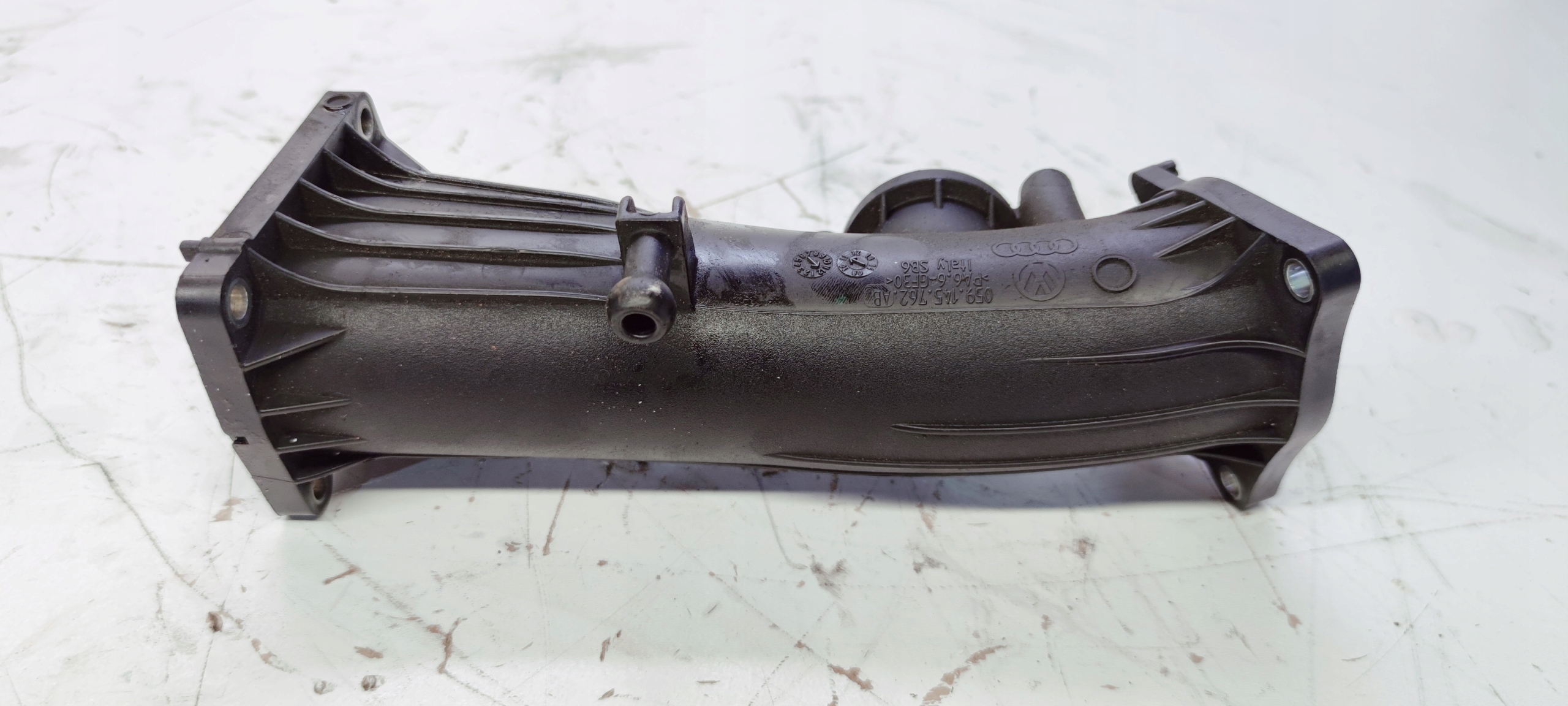pipe of intake AUDI A6 A8 059145762AB