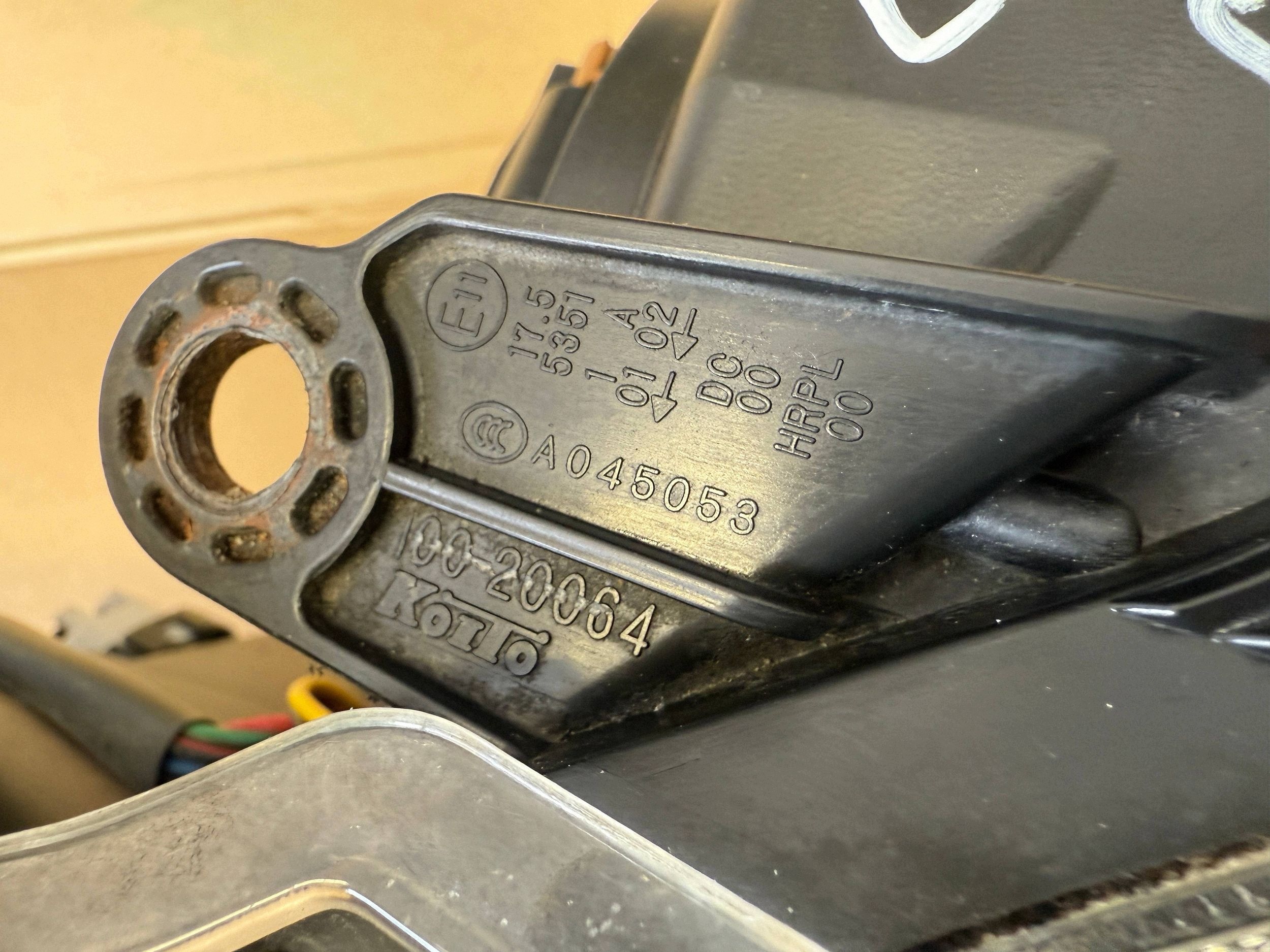 SUBARU LEGACY V light front front right XENON complete 100-20064