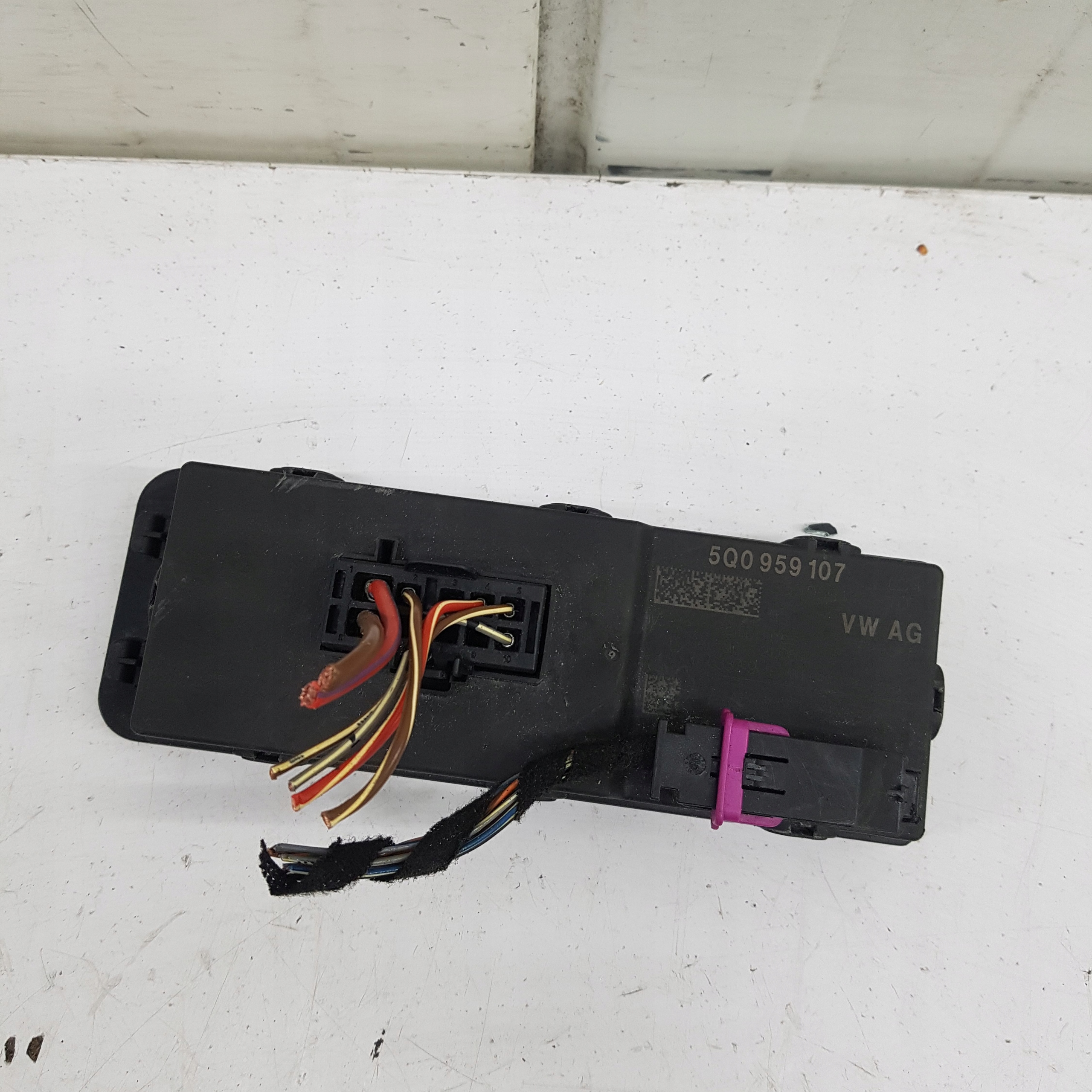 module bonnet boot VOLKSWAGEN PASSAT B8 5Q0959107