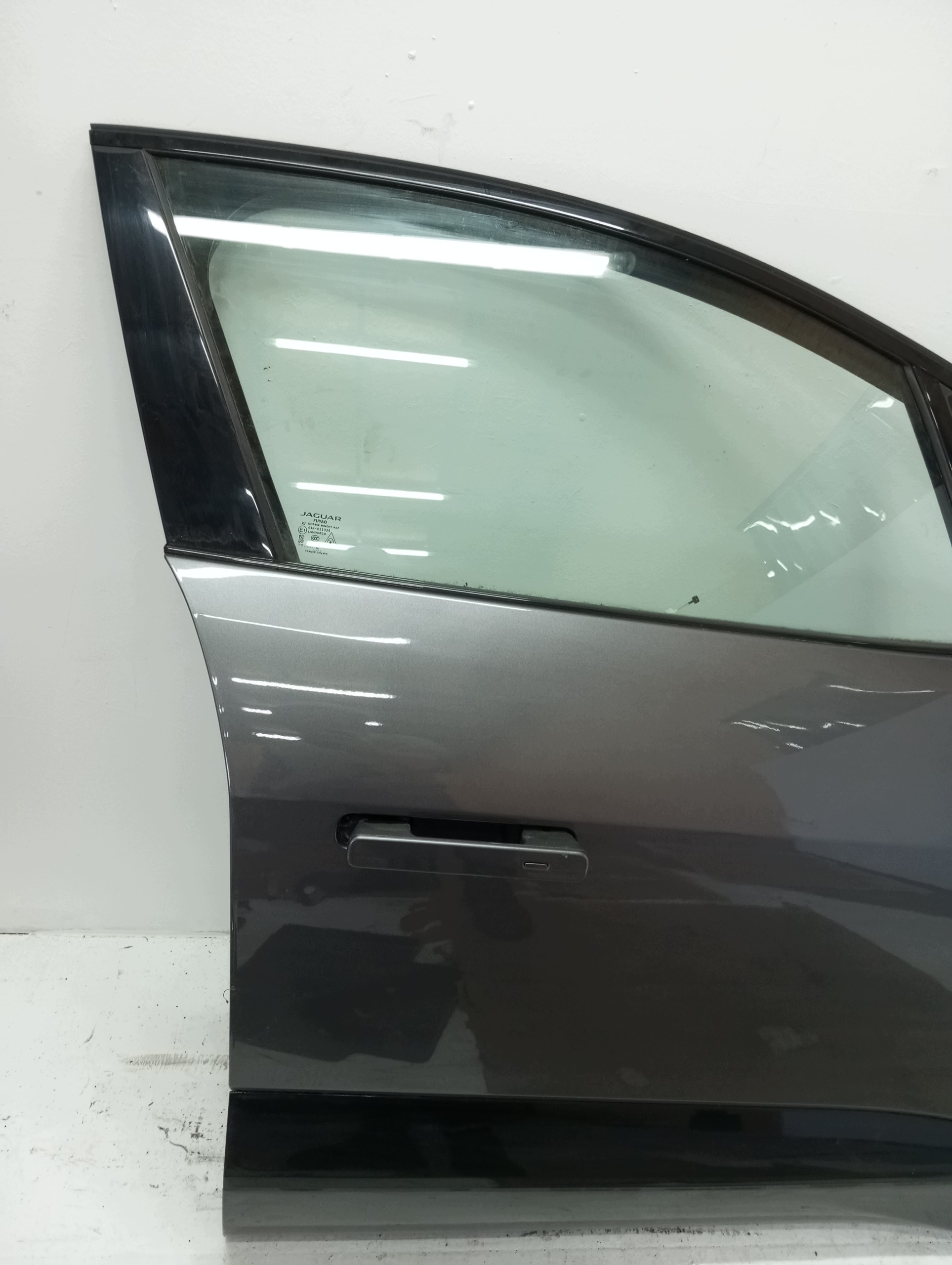 door right front JAGUAR and PACE 18R LKH CORRIS GREY
