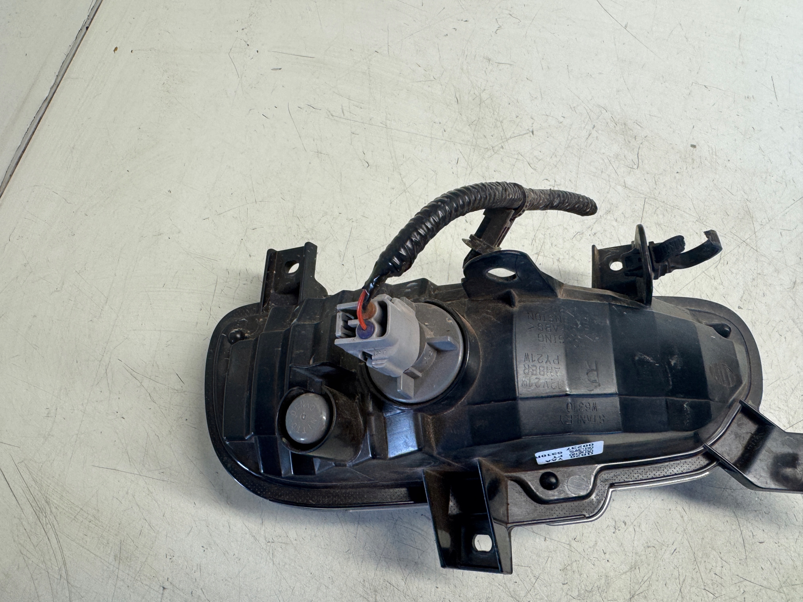 suzuki S-CROSS 21- ГАЛОГЕН правый передний