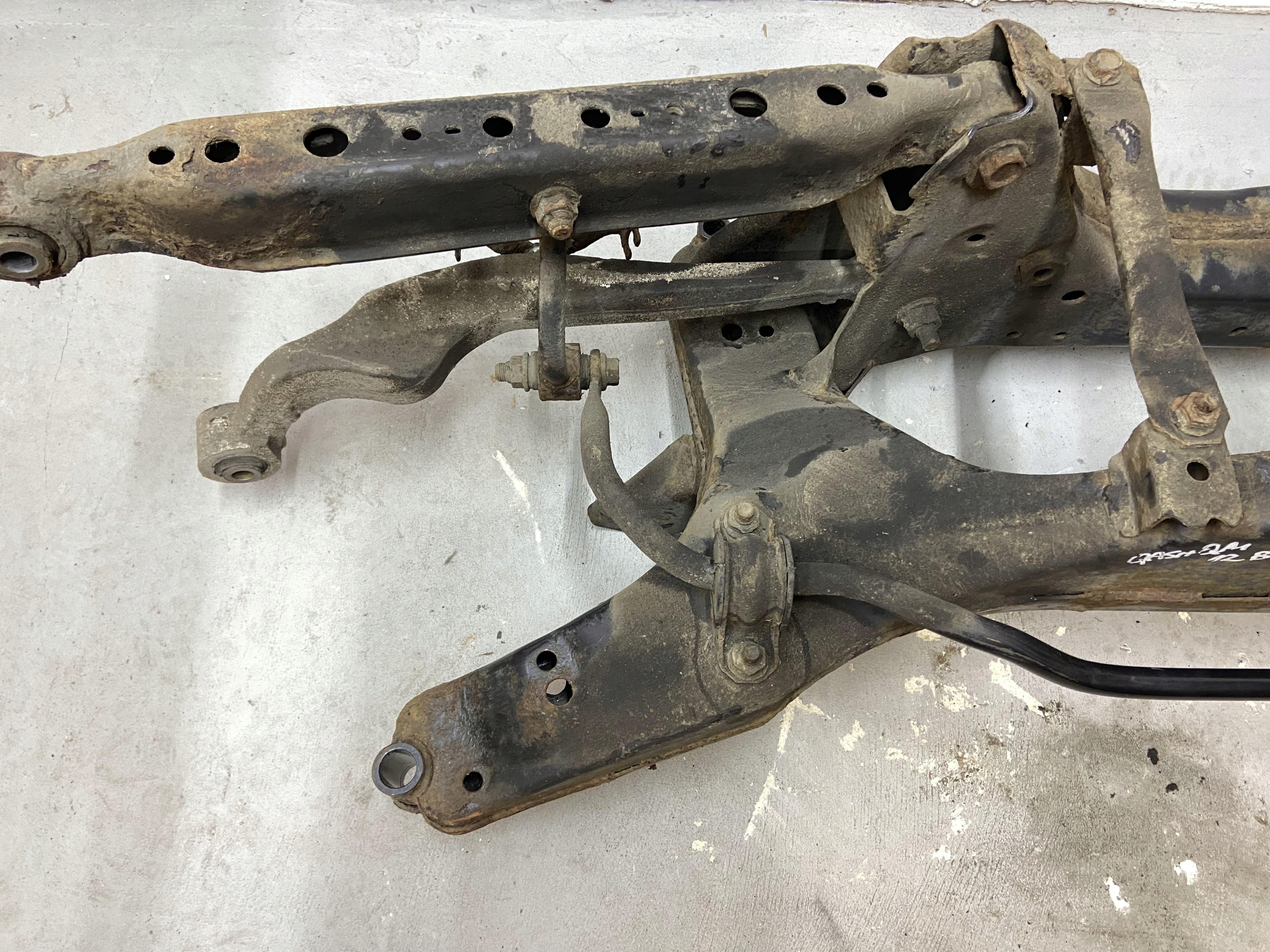 SANKI BELKA ZAWIESZENIA TYŁ NISSAN QASHQAI J10 1.5 D Producent części Nissan OE