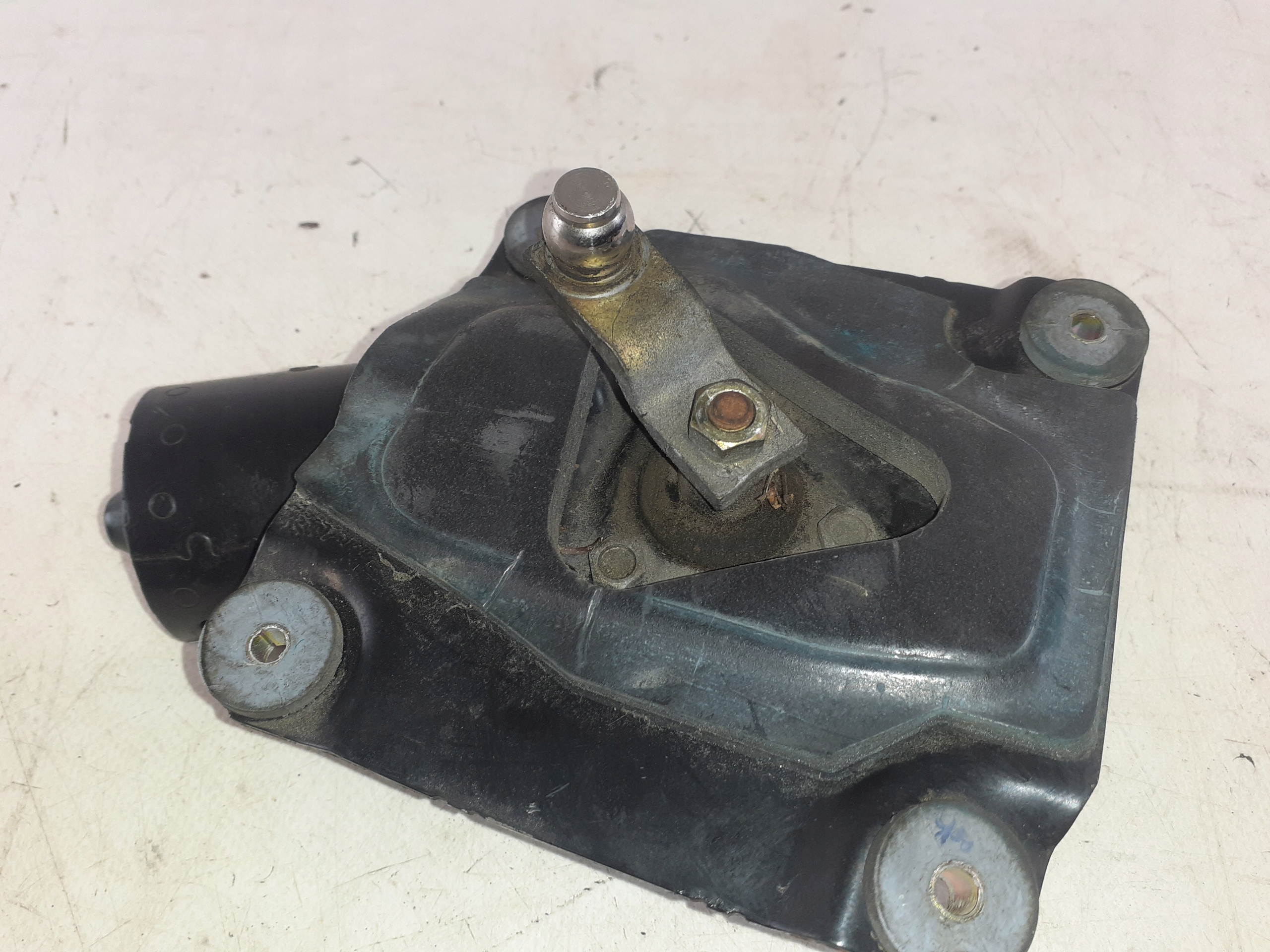 Volvo V40 engine of wipers front