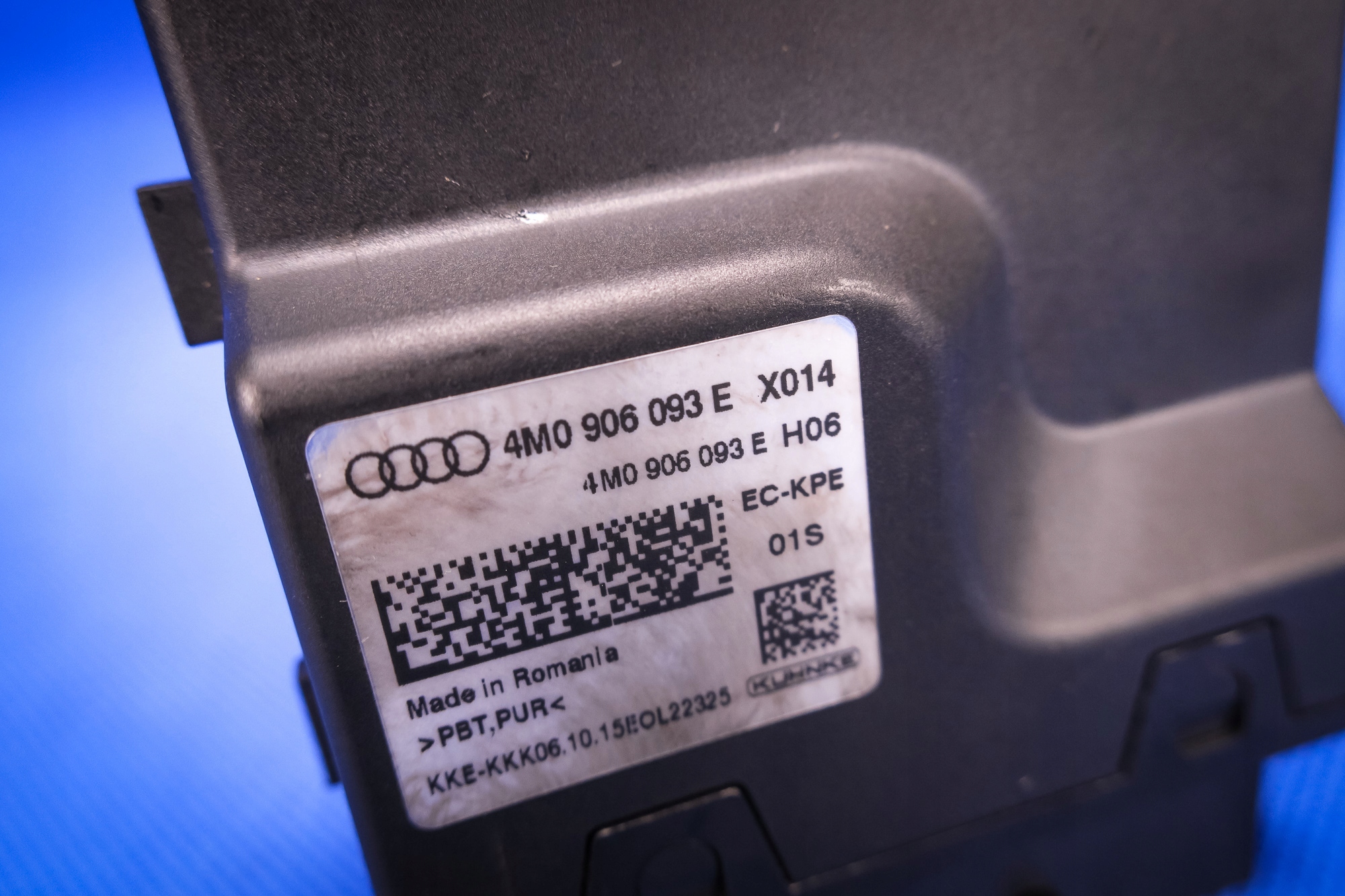 Bedienteil pompy des Kraftstoffsbehälters Audi A4 A5 8W Q7 4M0906093E