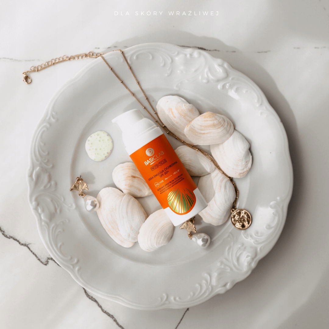 BasicLab Lekka Emulsja Ochronna SPF50+ do Skóry Mieszanej i Tłustej 50 ml Marka BasicLab Dermocosmetics