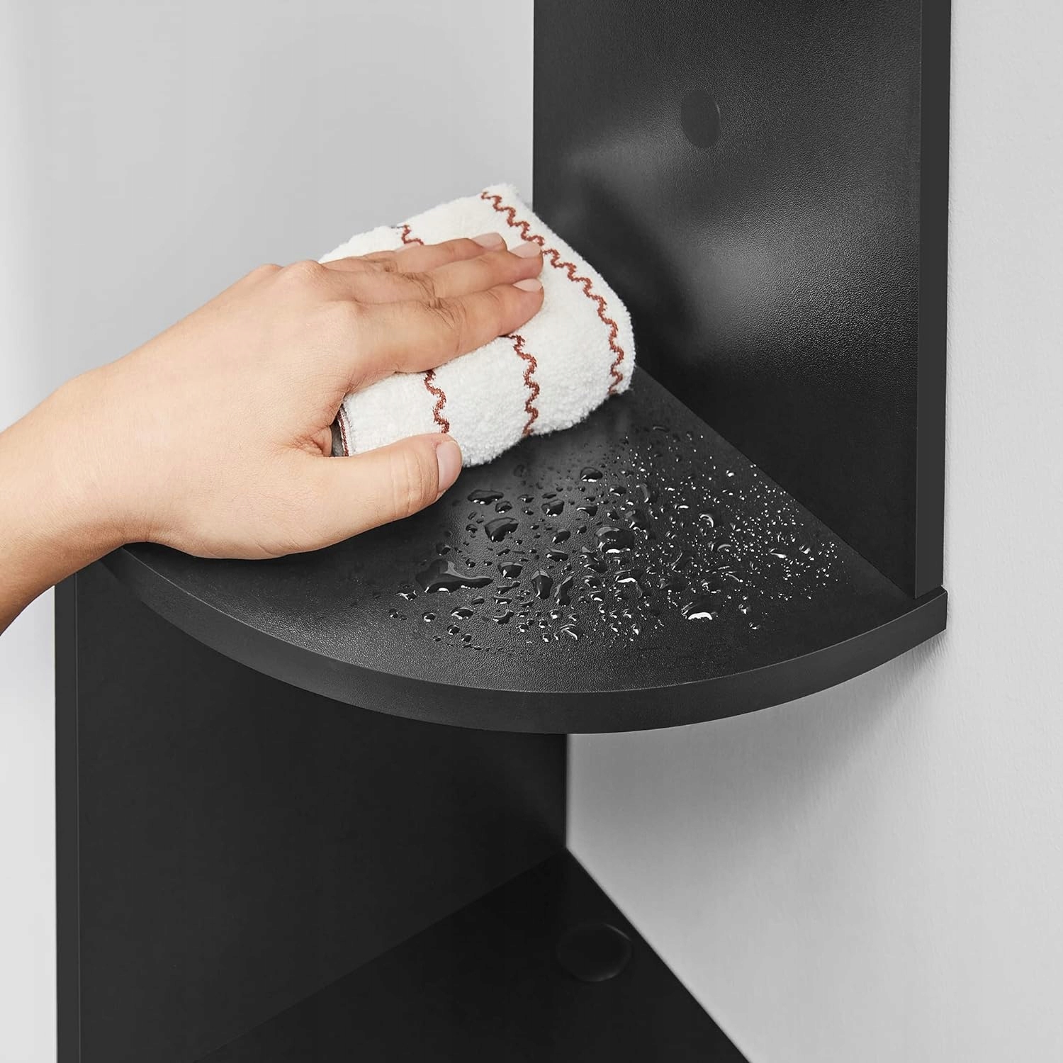 Narożny regał ścienny z pięcioma półkami na dekoracje Wysokość mebla 127 cm