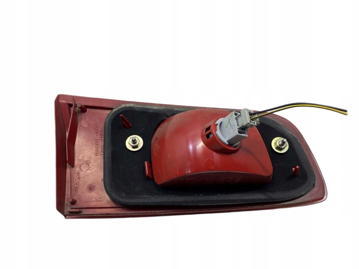 feu droite arrière du capot MAZDA 2 2ZR964835-02