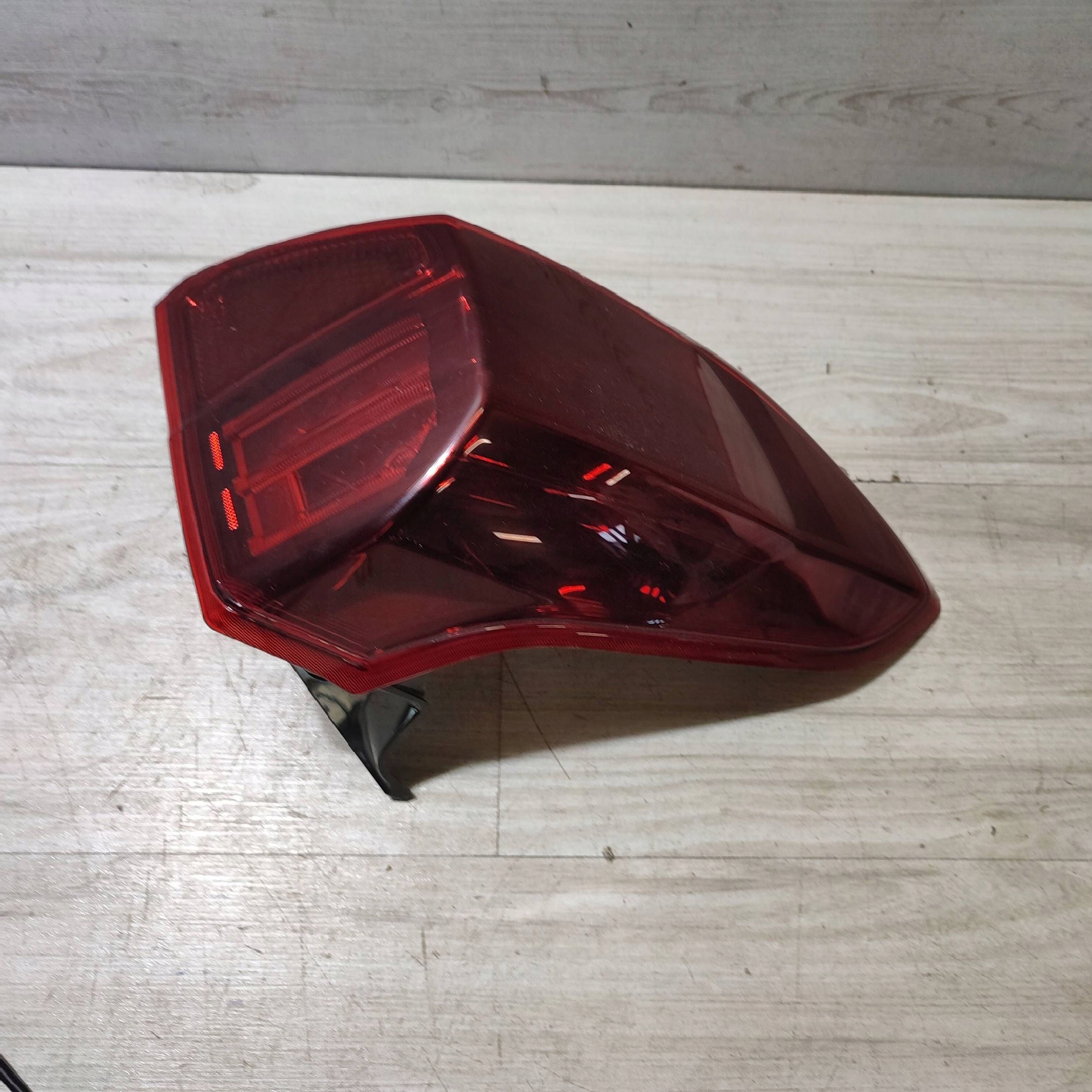 light rear rear part side left Suzuki Vitara (LY) KE29