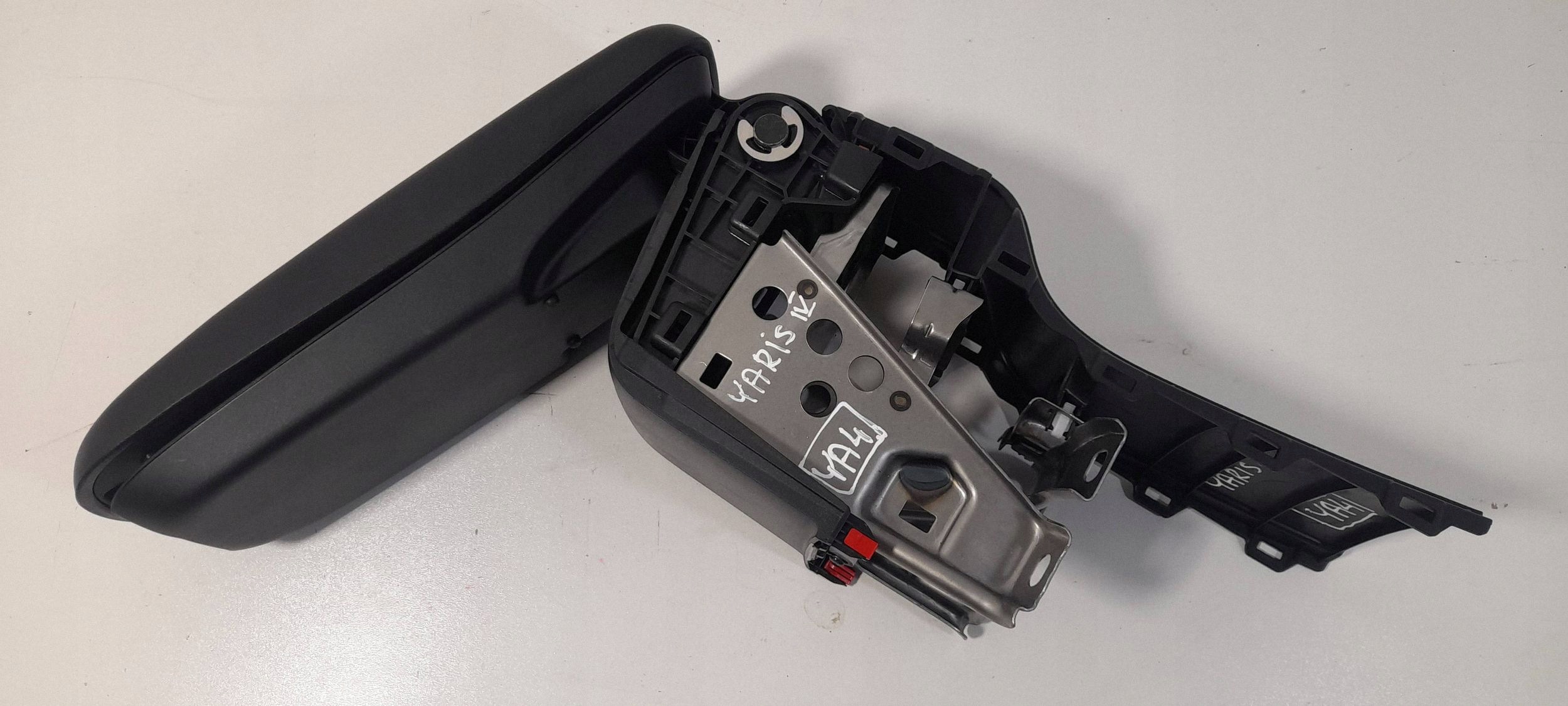 Toyota Yaris IV XP210 armrest passenger compartment 58901K0020 (YA4)